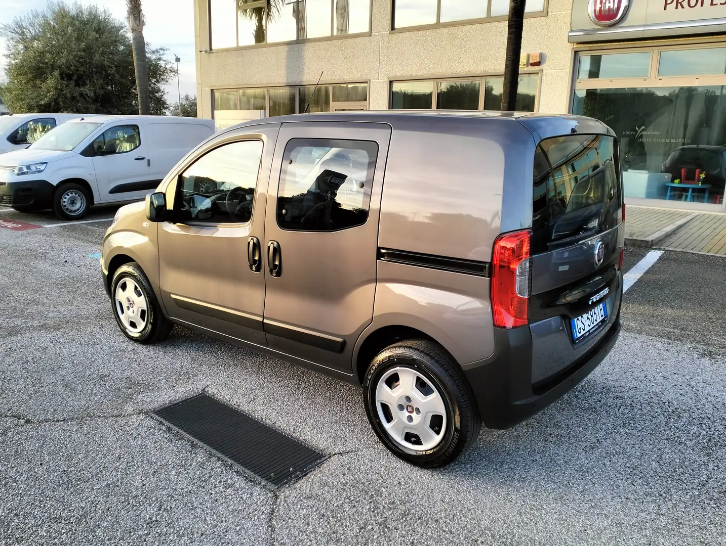 Fiat Fiorino Combi N1 con Gancio Traino Сірий - 1