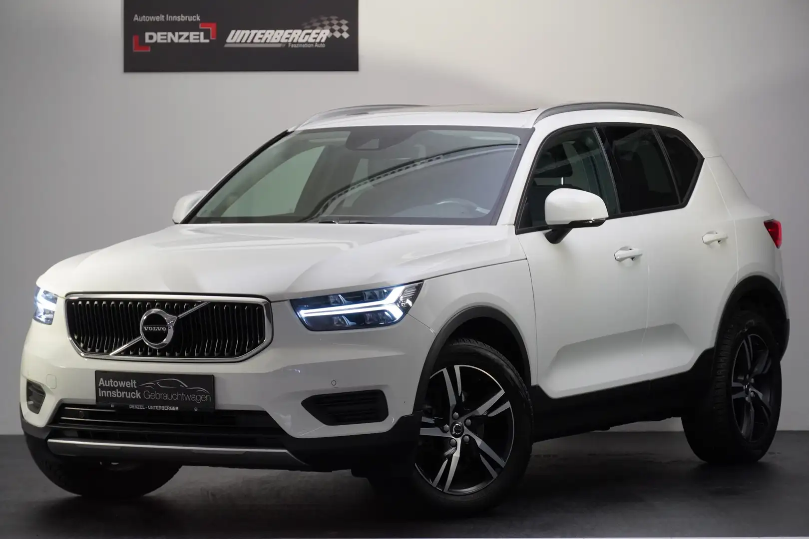 Volvo XC40 T4 AWD Momentum Pro Geartronic Weiß - 1