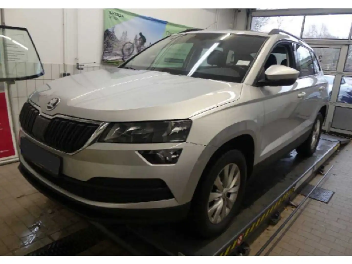 Skoda Karoq Active 1.0 TSI Sitzheizung PDC Klima Silber - 2