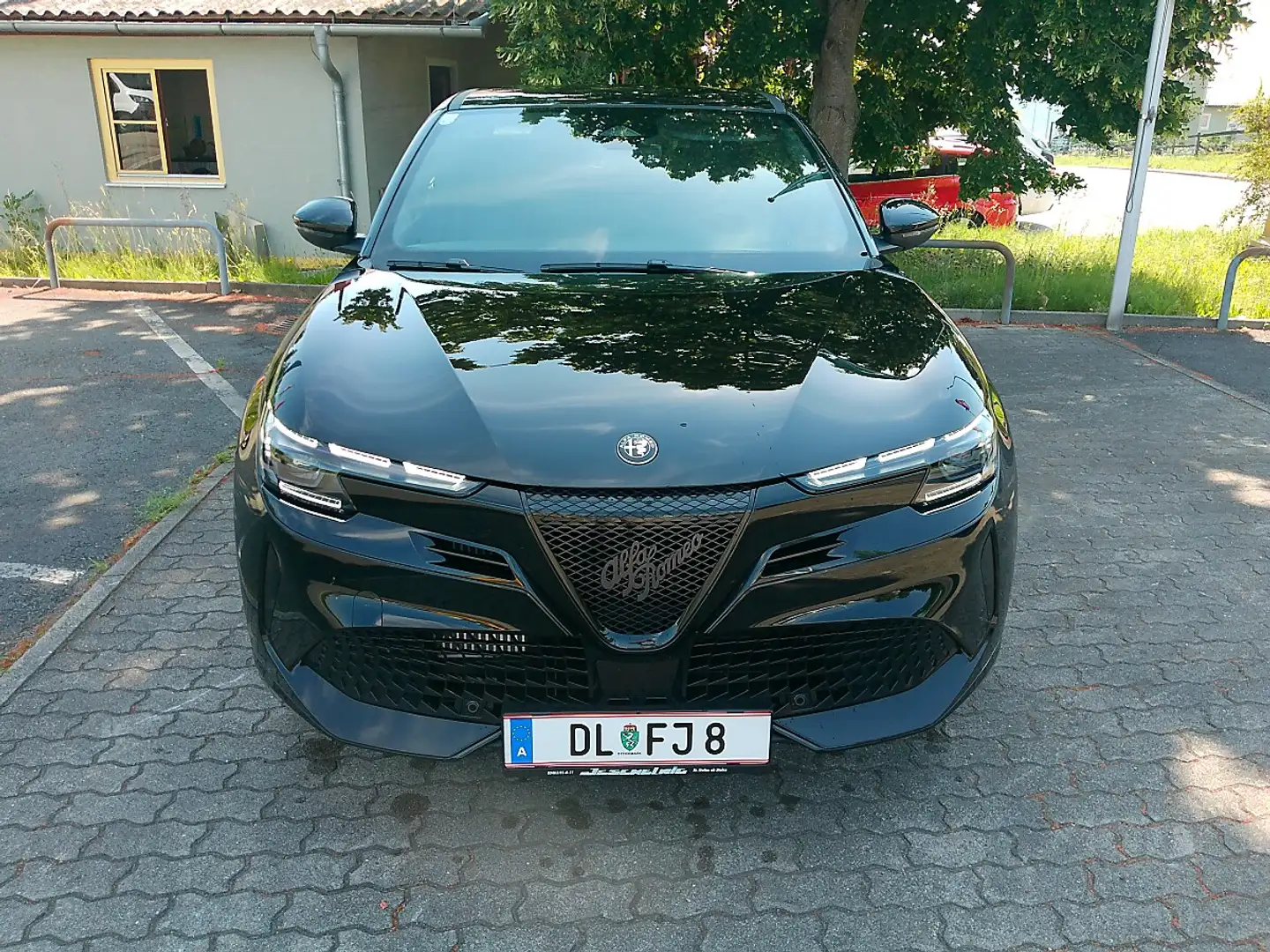 Alfa Romeo Junior Ibrida Ti 1.2 MHEV e-DCT6 Schwarz - 1