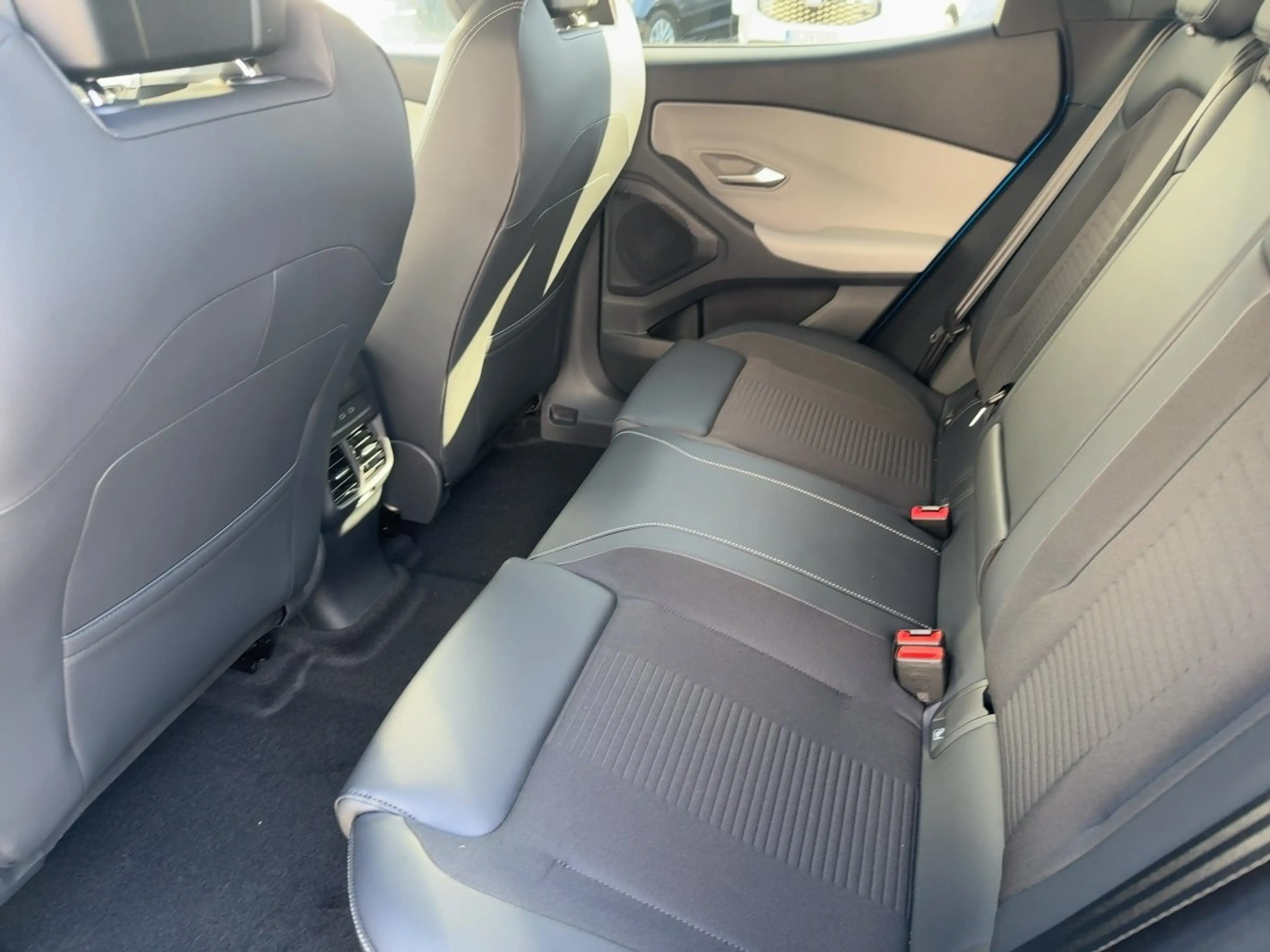 Ford Explorer RWD (Standard Range 52kwh) Premium AHK — photo 9