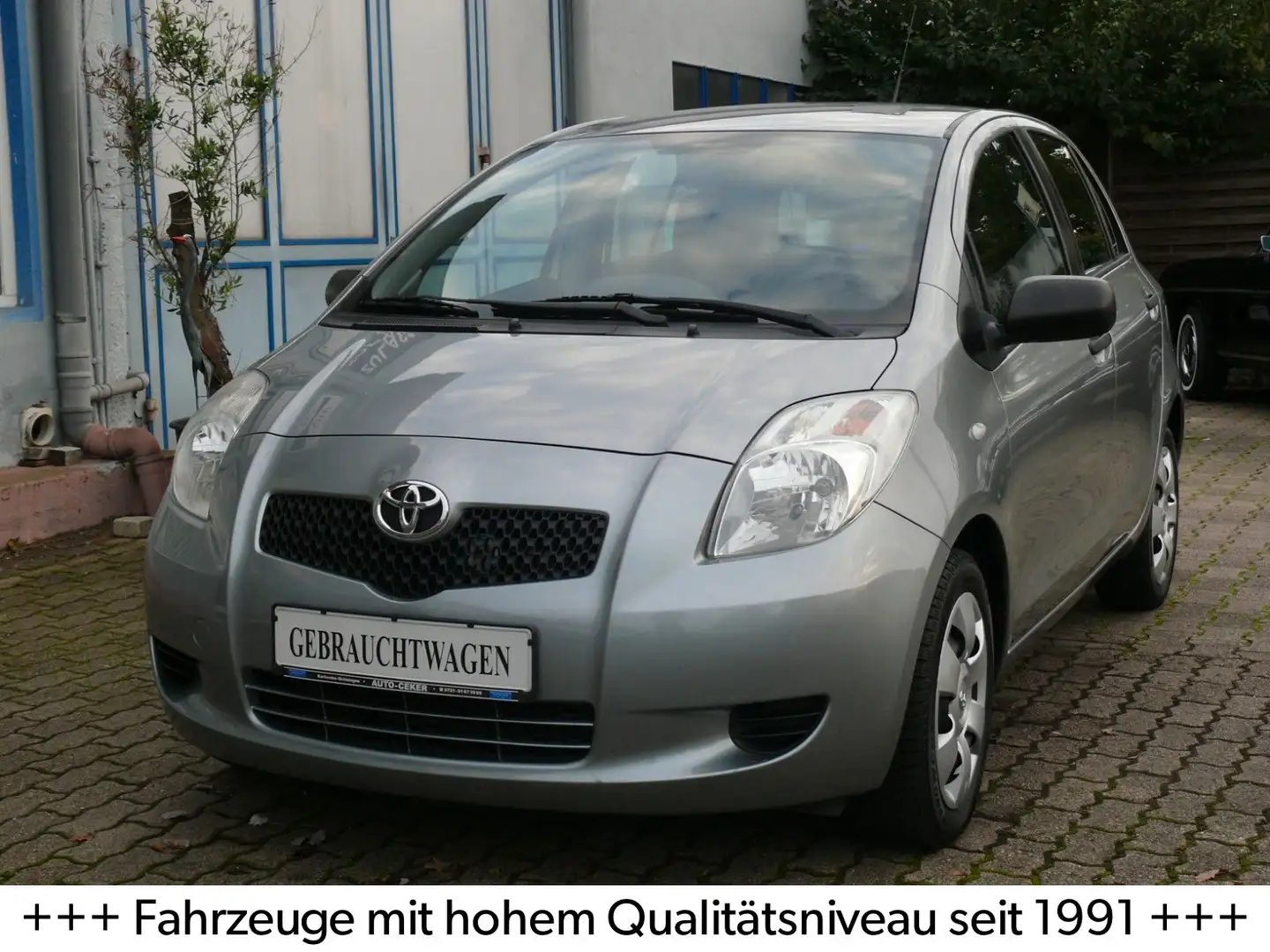 Toyota Yaris Cool"Klima"ABS"Parkhilfe"Isofix"5-Türen" Silber - 1
