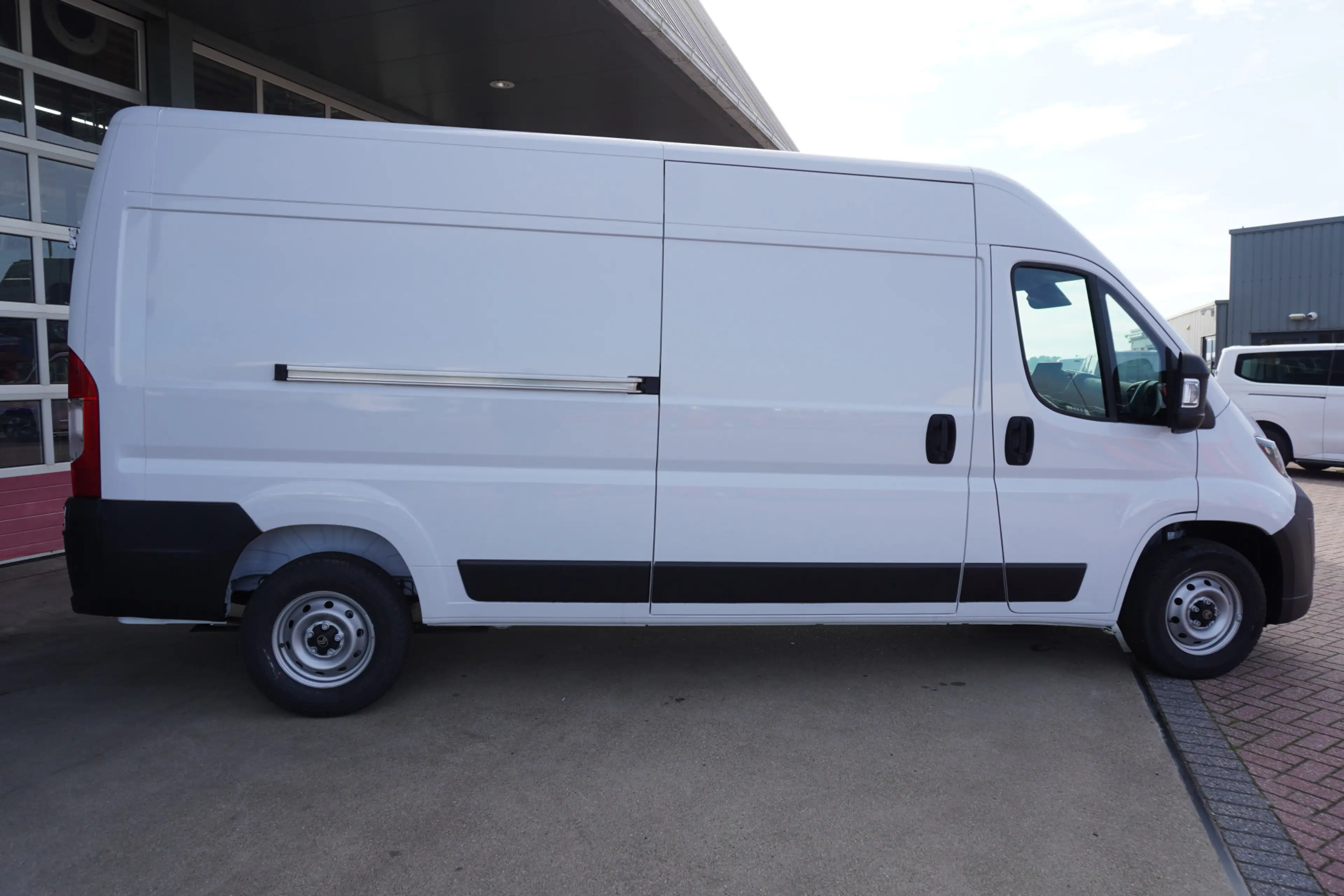 Citroen Jumper 2.2 BlueHDi 140PK L3H2 Climate | Navi | Cruise | C — photo 3