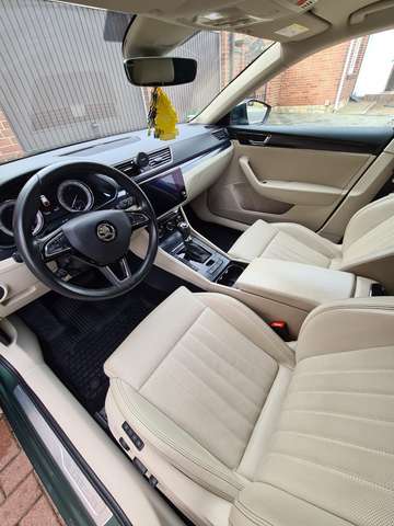 Imagine Skoda Superb Combi 2.0 TDI 4x4 DSG Premium Edition