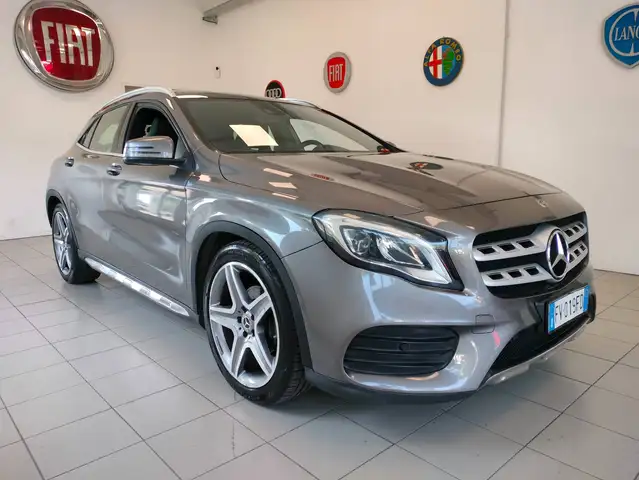 Mercedes-Benz GLA 200 220  Premium AMG **CAMBIO  AUTOMATICO**