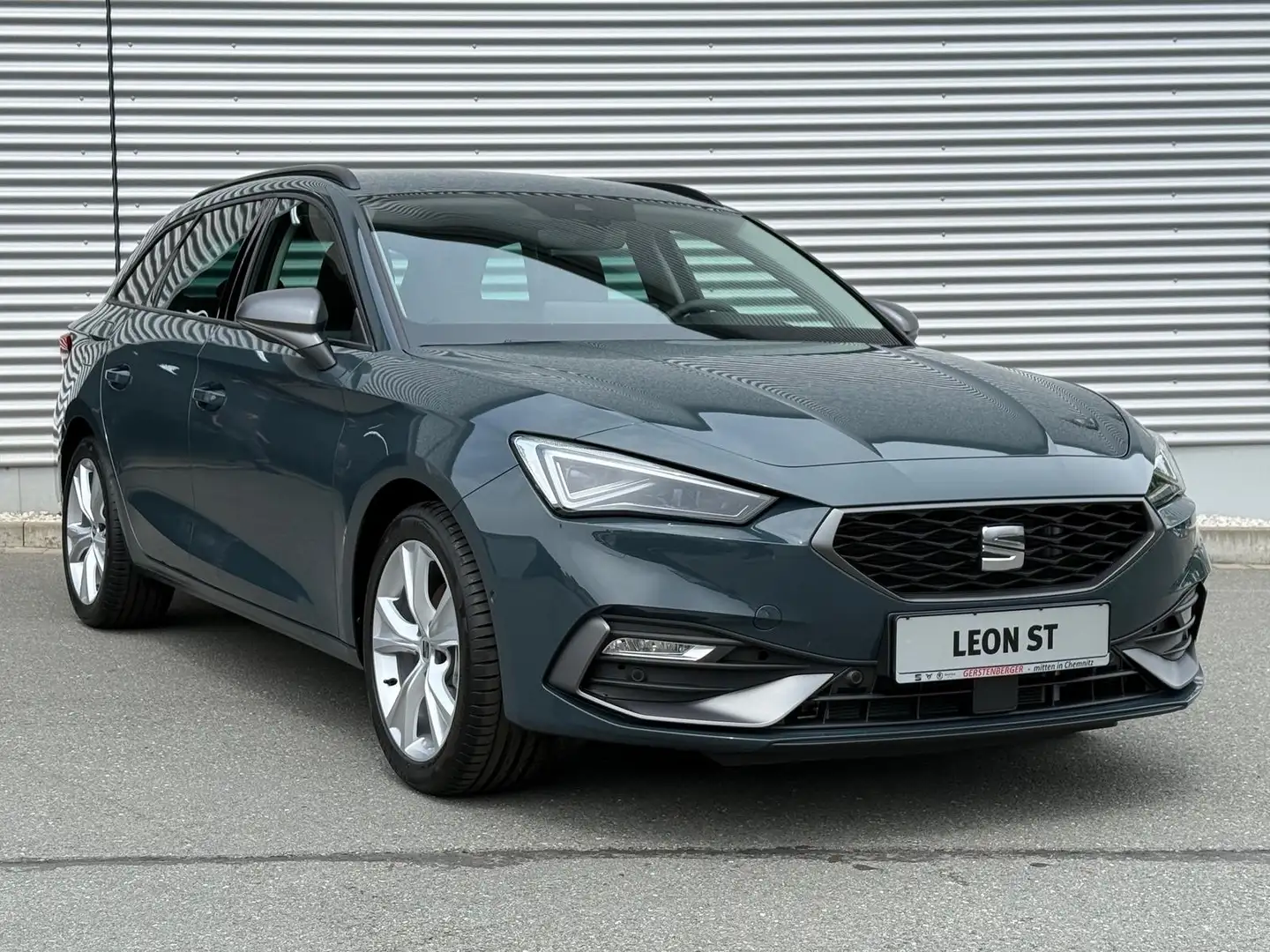 SEAT Leon ST FR 1.5 eTSI 150 PS DSG AHK/MATRIX-LED Blau - 2