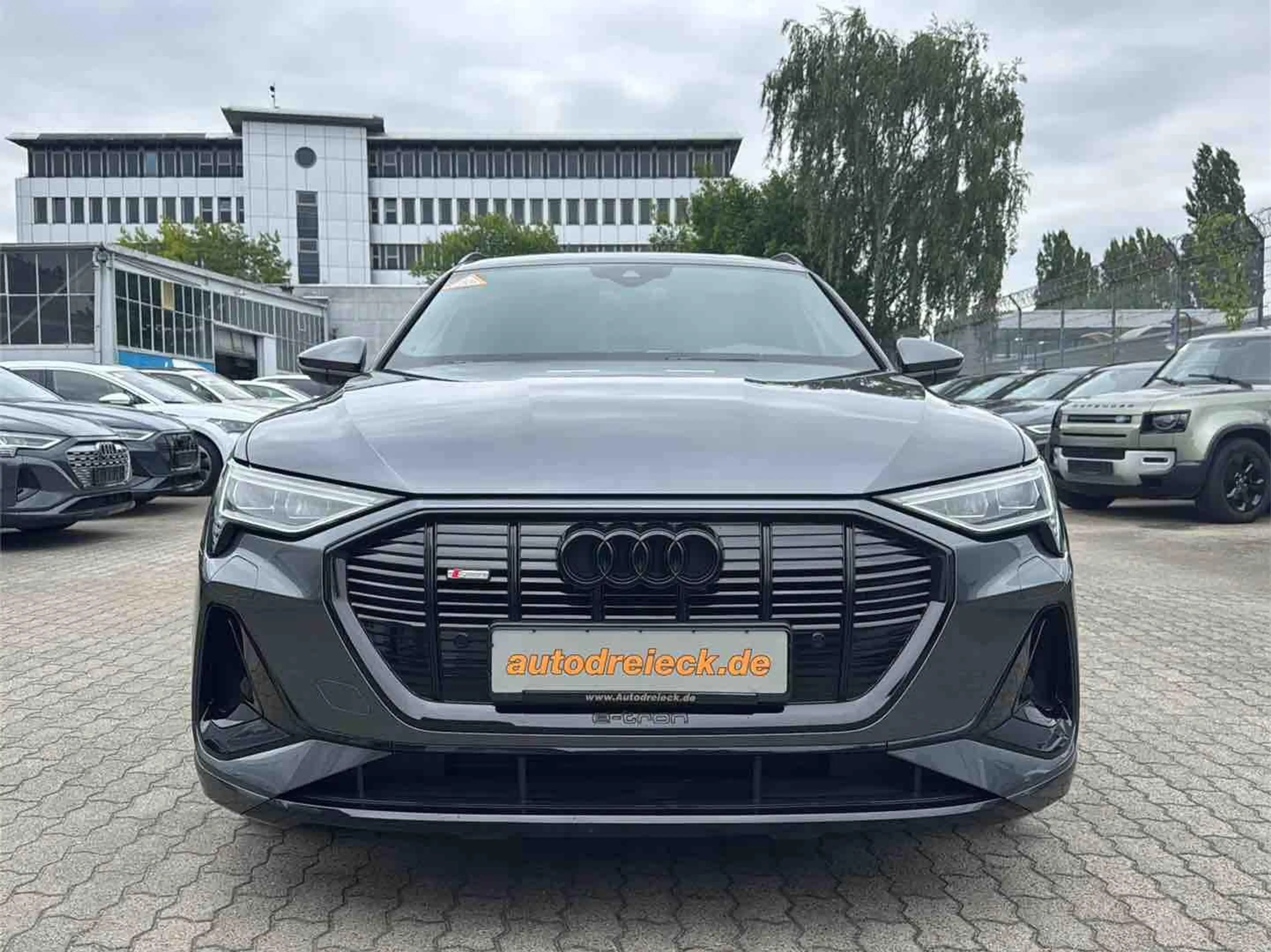 Audi e-tron 55 2x S line BLACK PANO MATRIX B&O 21Z — photo 4