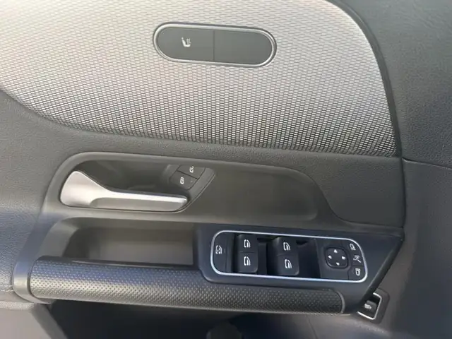 Mercedes-Benz B Class view 11