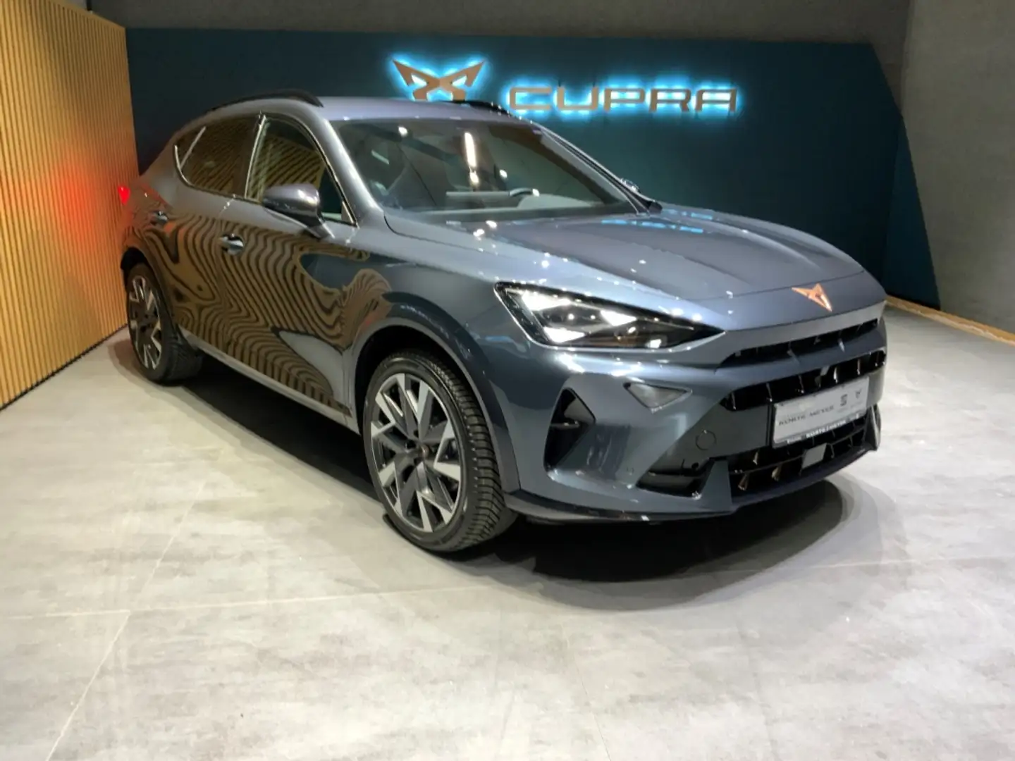 CUPRA Formentor 1.5 eTSI DSG+Sennheiser +Travel Assist Schwarz - 2