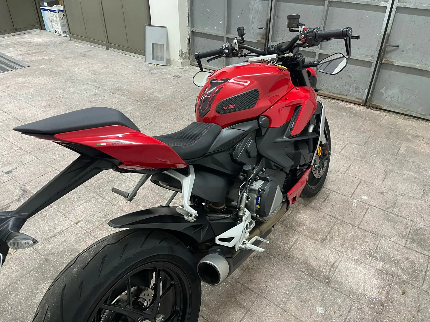 Ducati Streetfighter v2 - 2