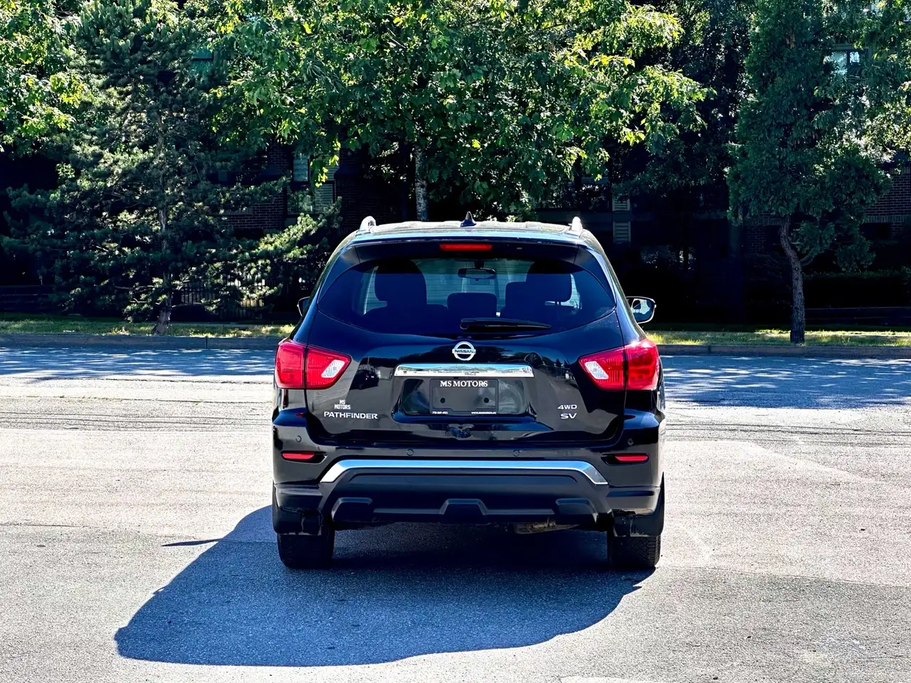 Nissan Pathfinder снимка Nissan Pathfinder