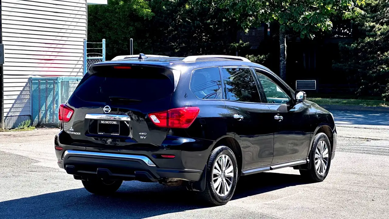 Nissan Pathfinder снимка Nissan Pathfinder