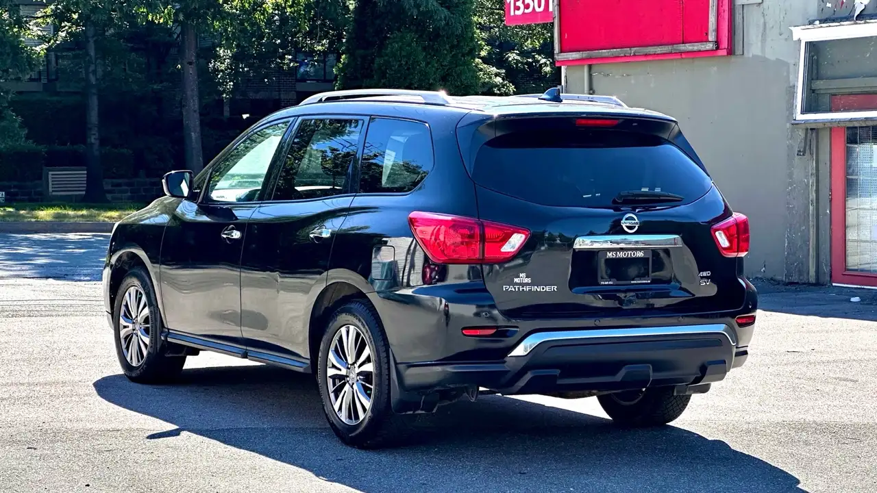 Nissan Pathfinder снимка Nissan Pathfinder