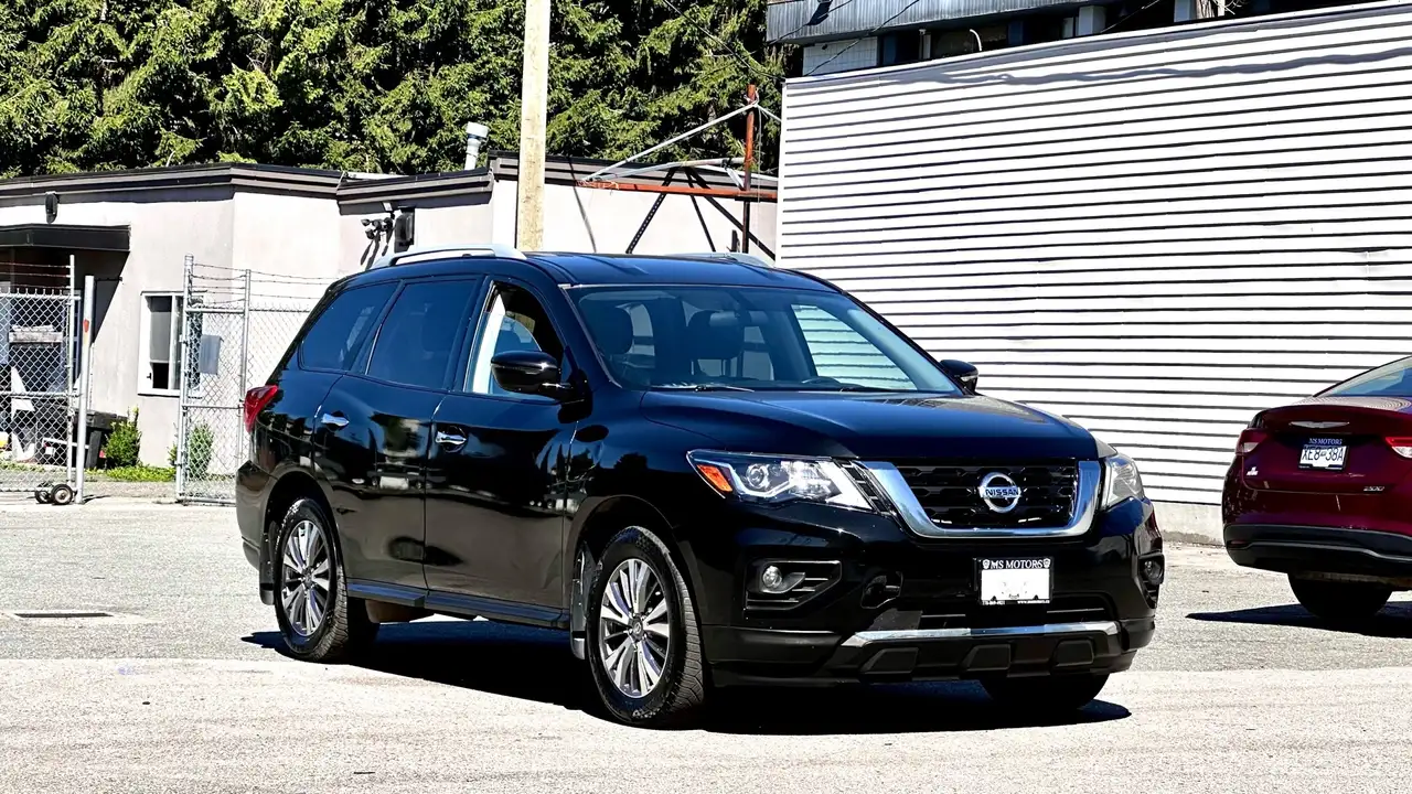 Nissan Pathfinder снимка Nissan Pathfinder