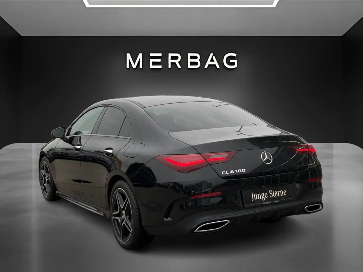 Mercedes-Benz CLA 180 Coupe AMG Line Schwarz - 2