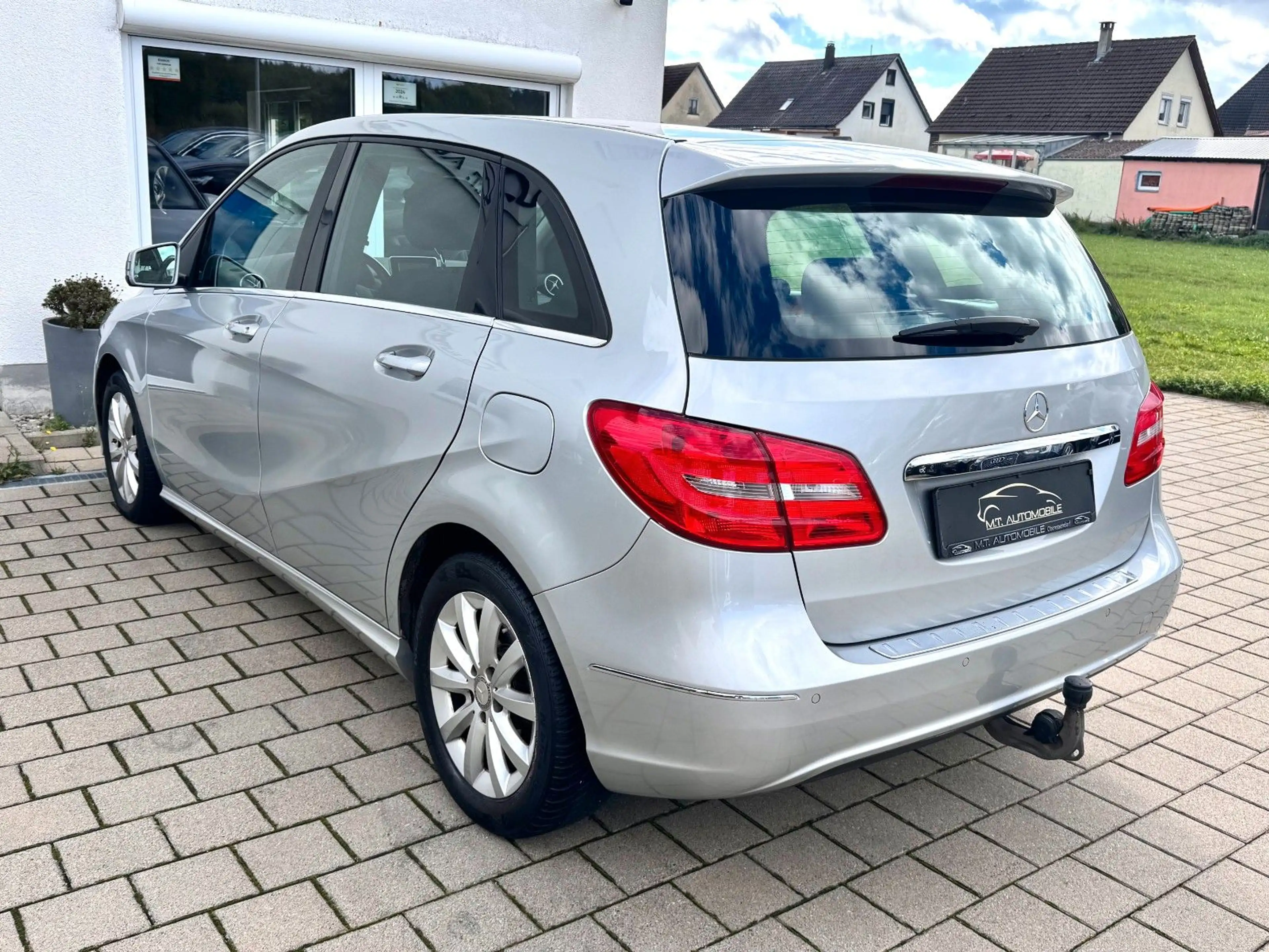 Mercedes-Benz B 180 *AHK*NAVI*KLIMA*SHZ*PDC*ABSTANDSWARNER*BLUE — photo 7