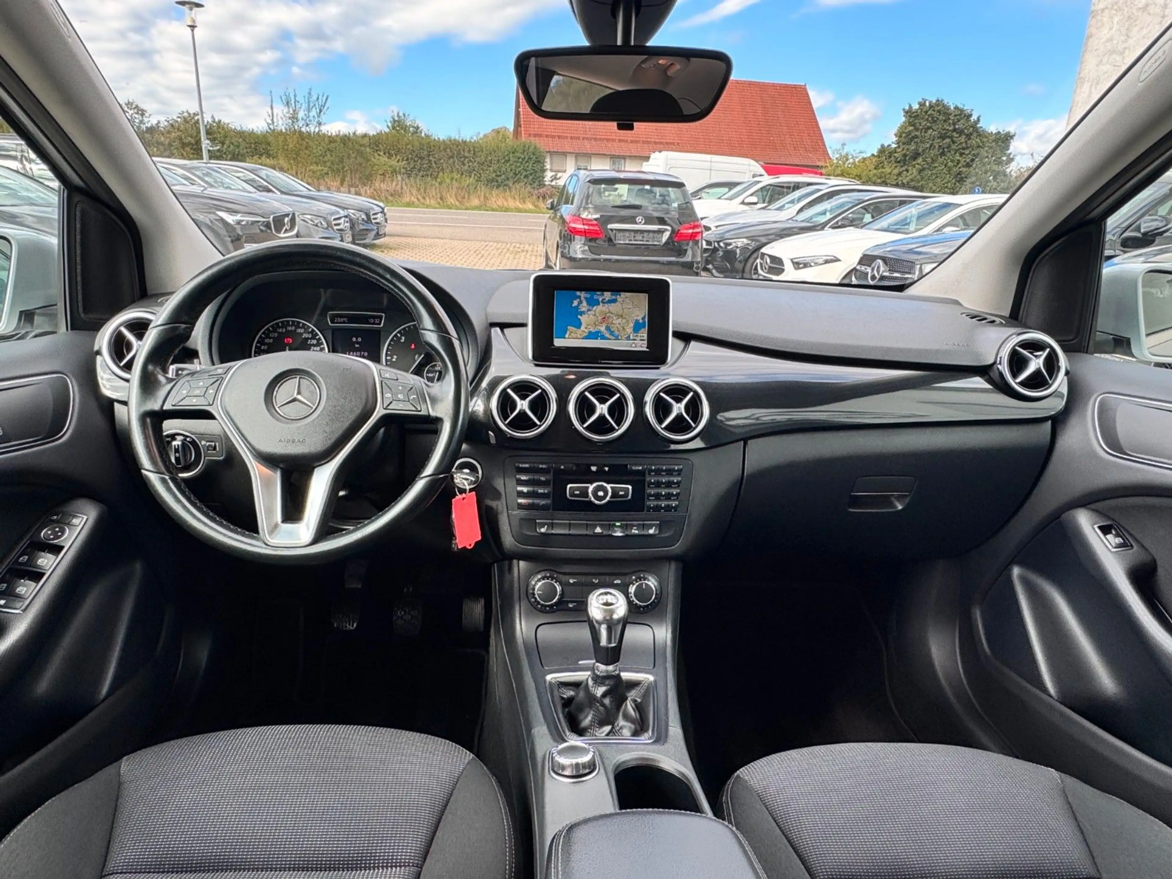 Mercedes-Benz B 180 *AHK*NAVI*KLIMA*SHZ*PDC*ABSTANDSWARNER*BLUE — photo 11