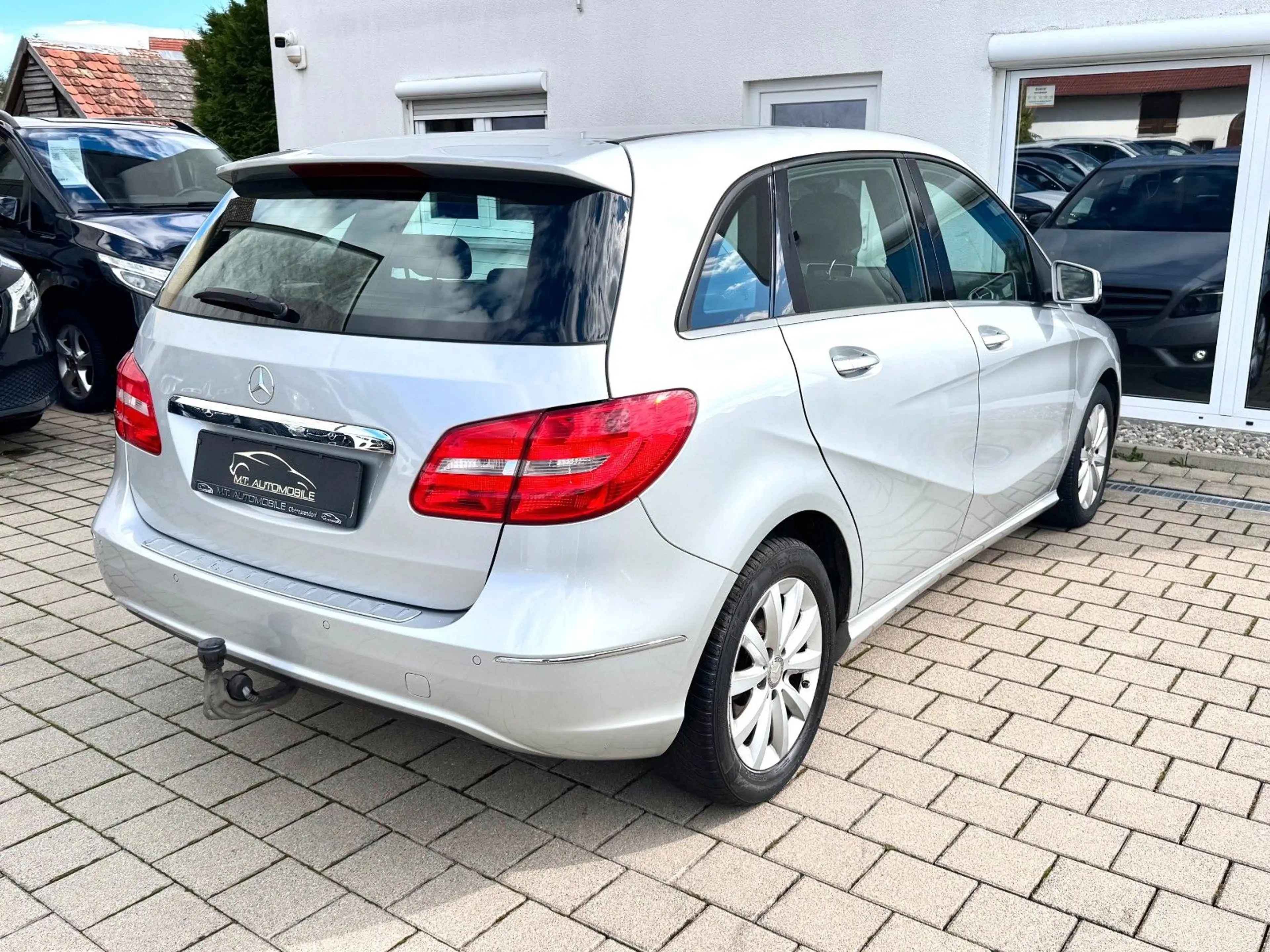 Mercedes-Benz B 180 *AHK*NAVI*KLIMA*SHZ*PDC*ABSTANDSWARNER*BLUE — photo 5