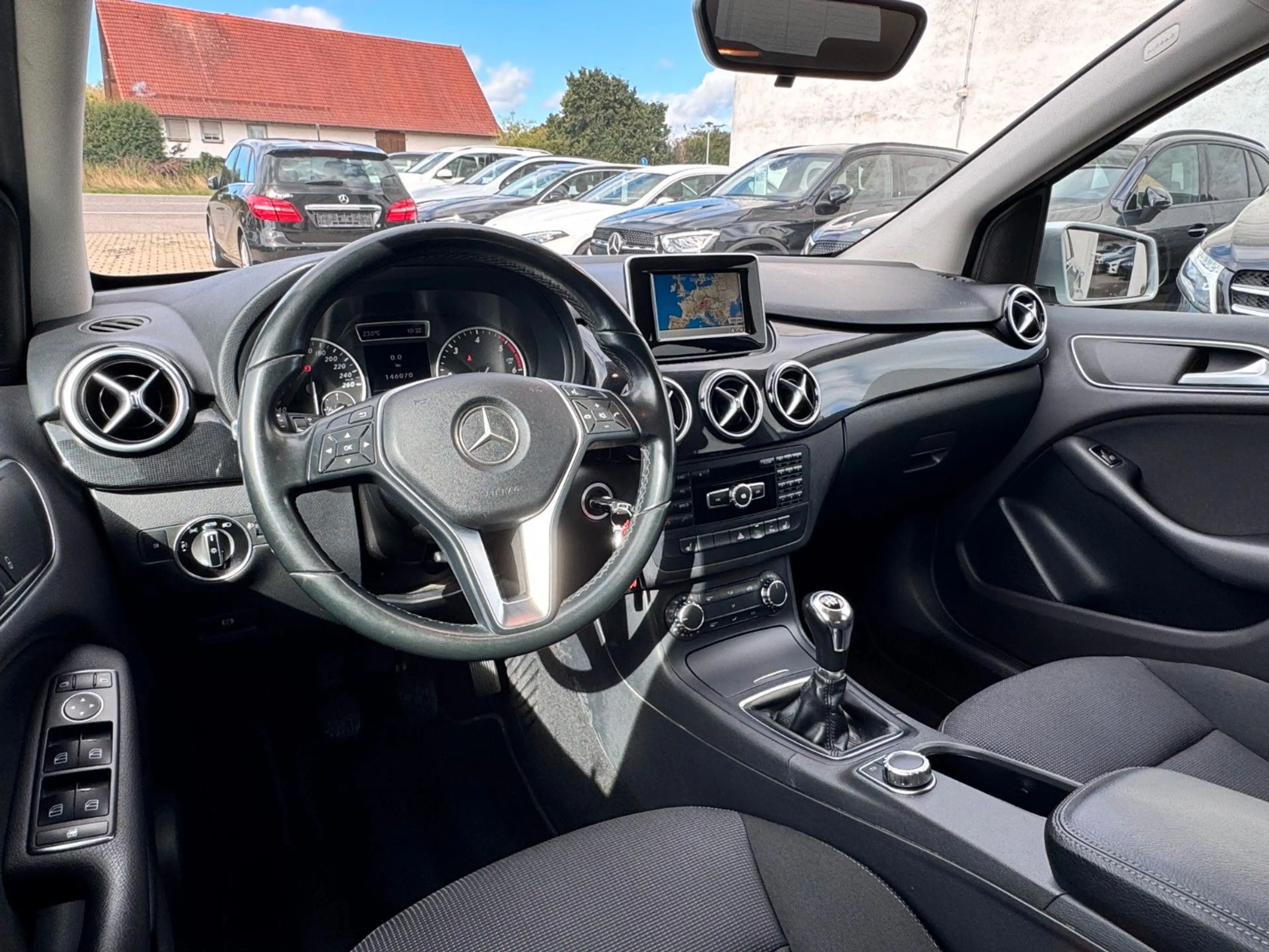 Mercedes-Benz B 180 *AHK*NAVI*KLIMA*SHZ*PDC*ABSTANDSWARNER*BLUE — photo 10
