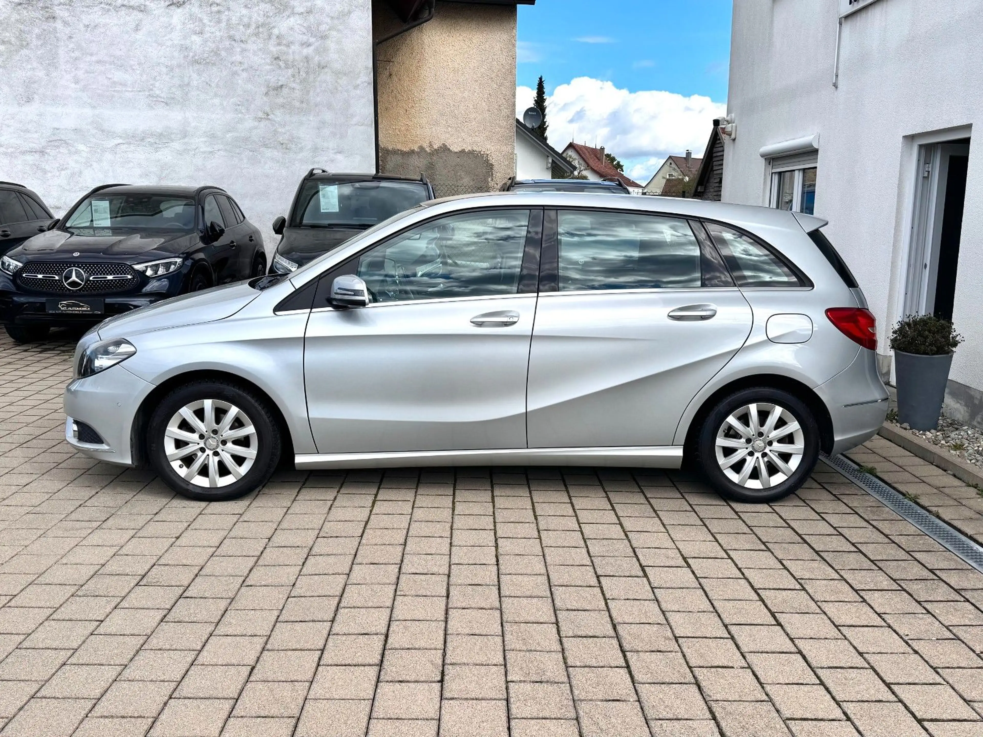 Mercedes-Benz B 180 *AHK*NAVI*KLIMA*SHZ*PDC*ABSTANDSWARNER*BLUE — photo 8