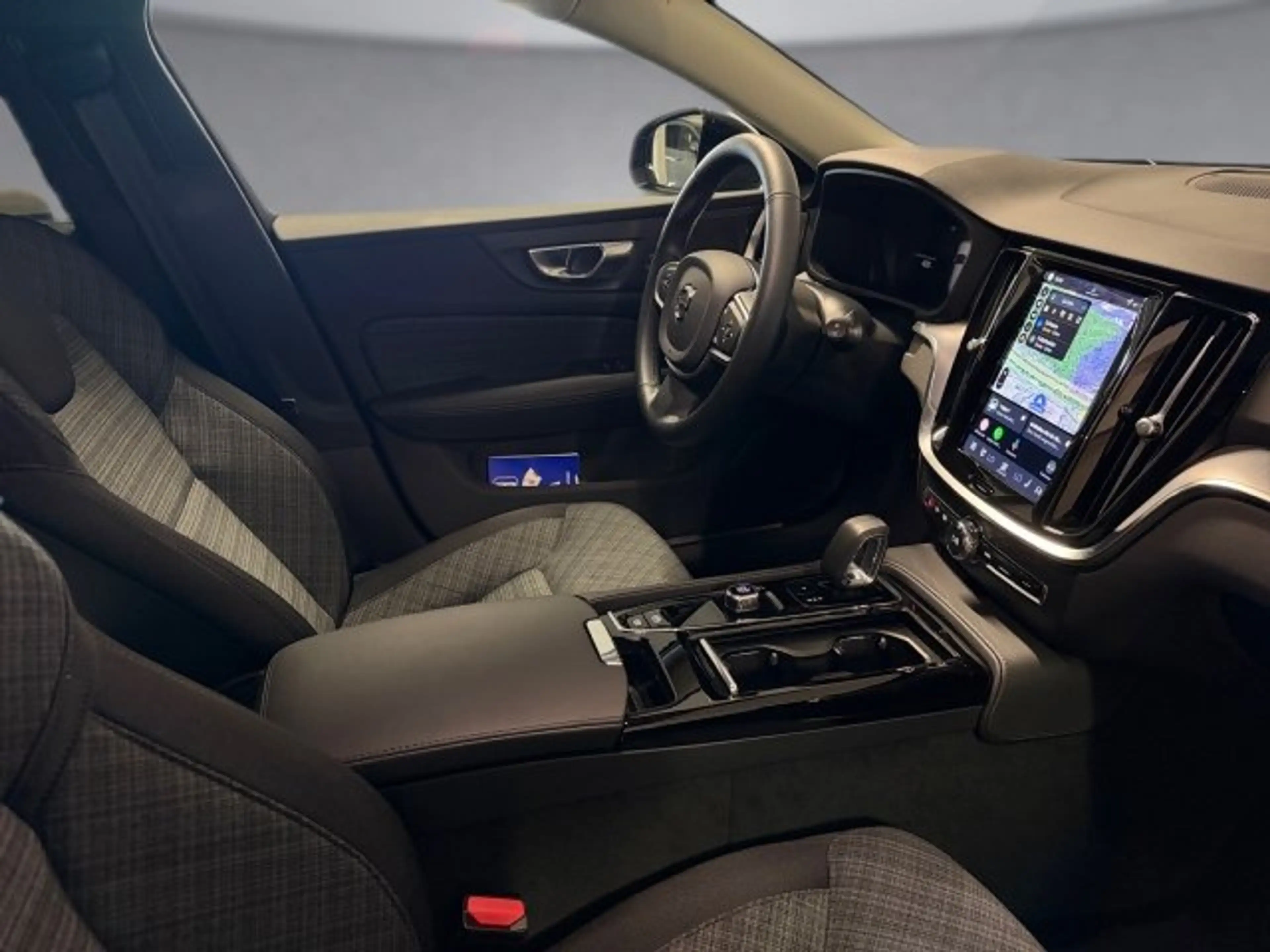 Volvo V60 T6 PHEV Core AWD — photo 11