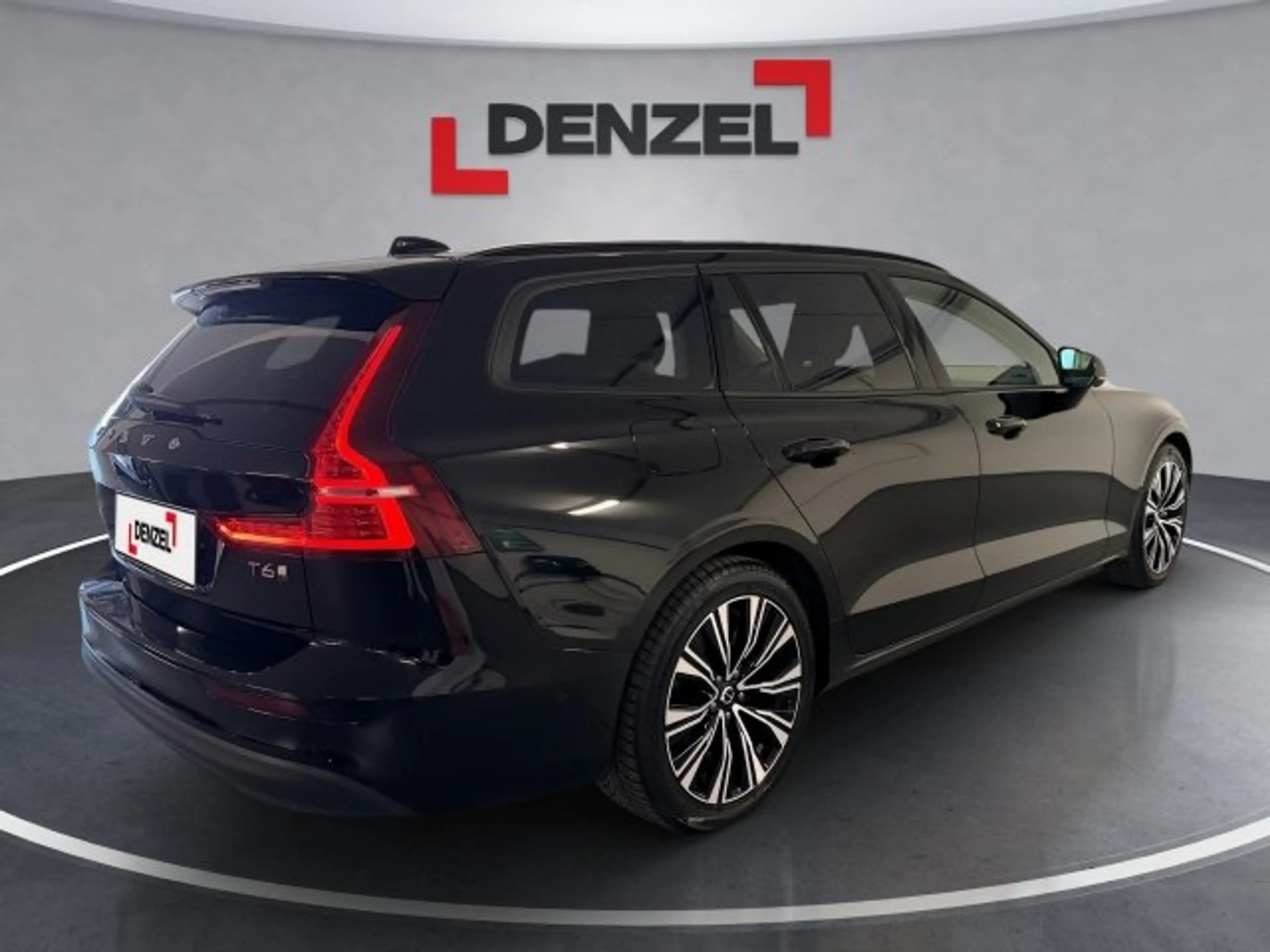 Volvo V60 T6 PHEV Core AWD — photo 4