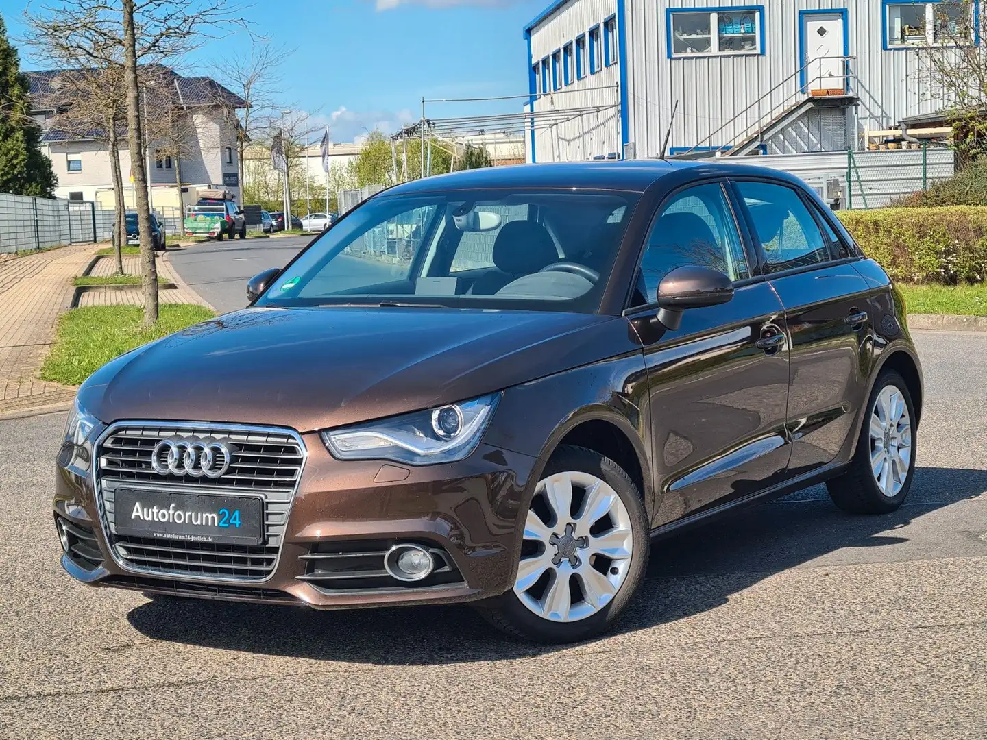 Audi A1 Sportback ambition *Autom.*Navi*Temp*SZH* Braun - 1
