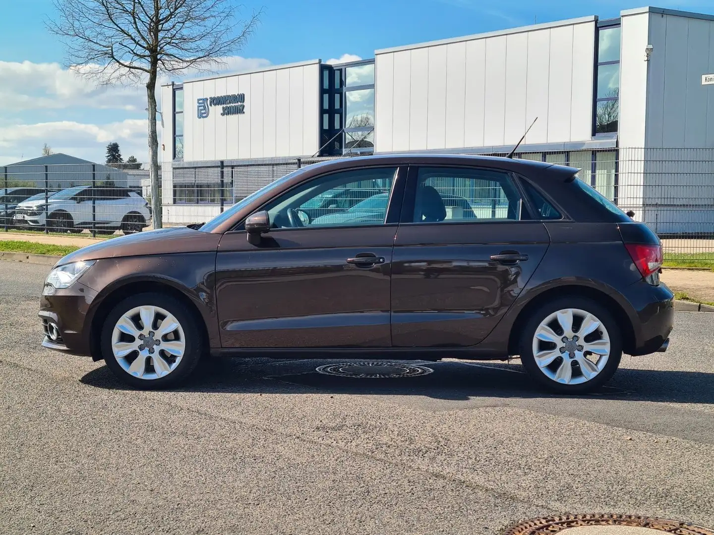 Audi A1 Sportback ambition *Autom.*Navi*Temp*SZH* Braun - 2
