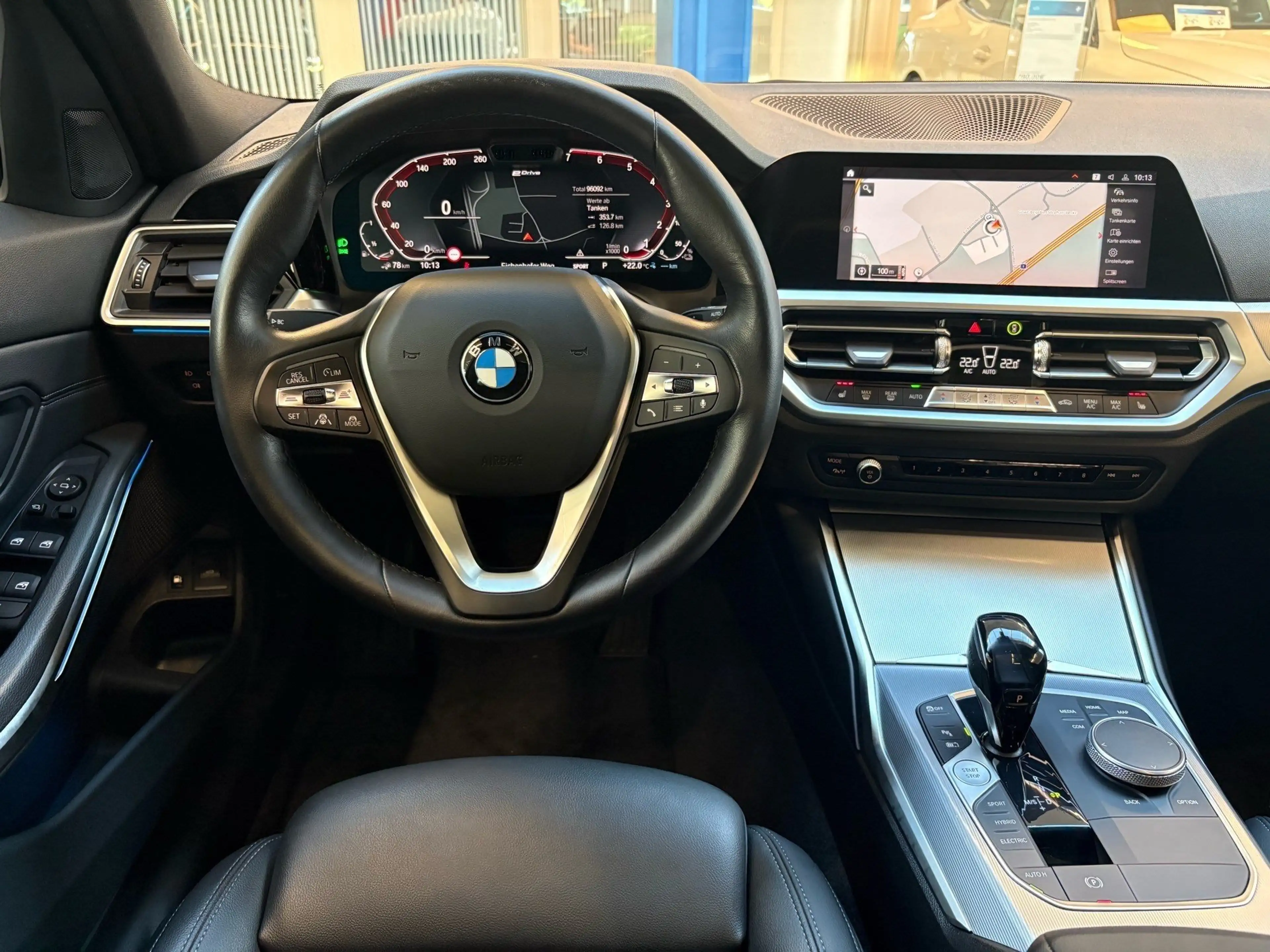 BMW 330 e Sport Line DA Prof Laser PA HuD Pano HiFi — photo 11