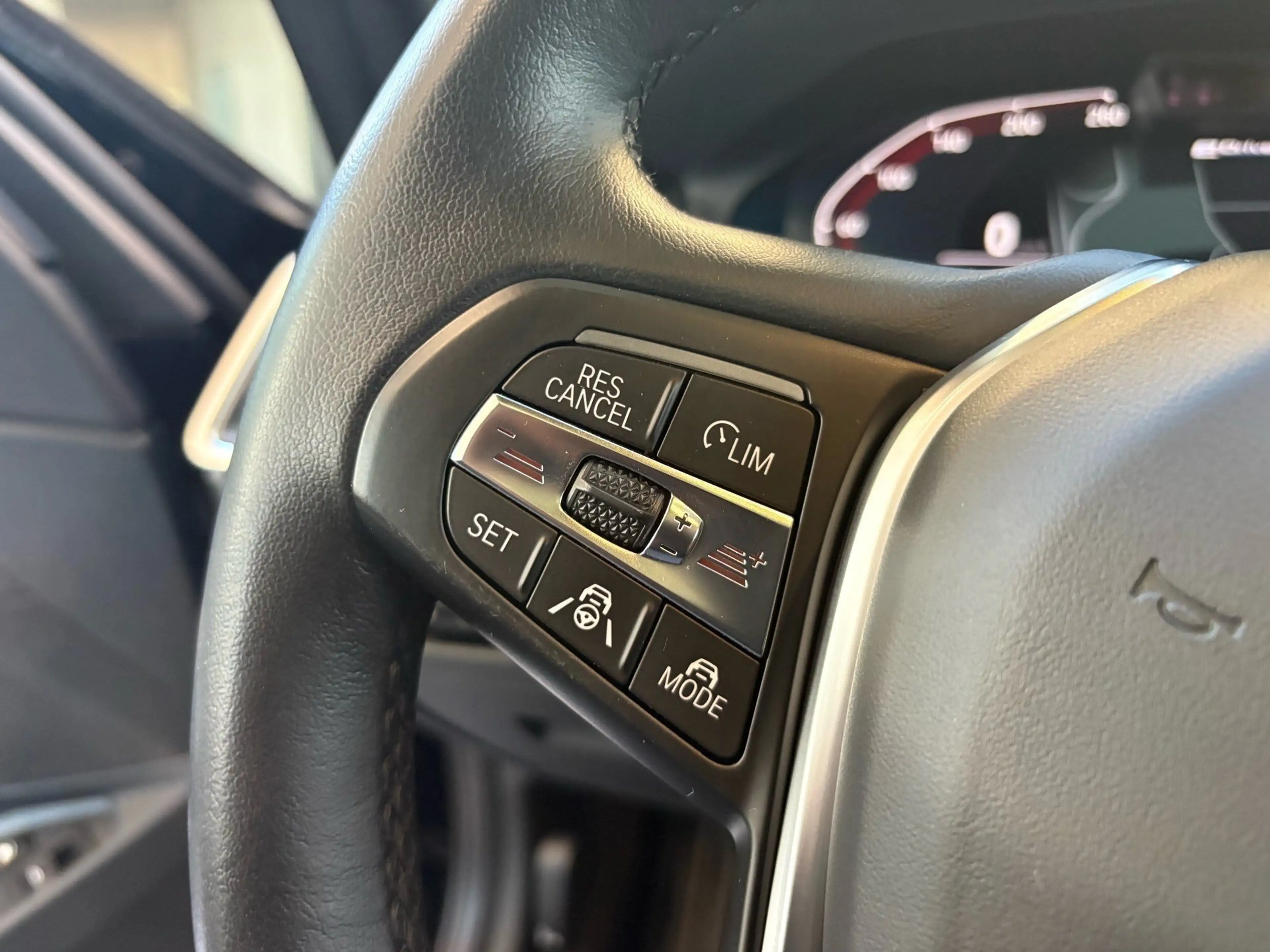BMW 330 e Sport Line DA Prof Laser PA HuD Pano HiFi — photo 12