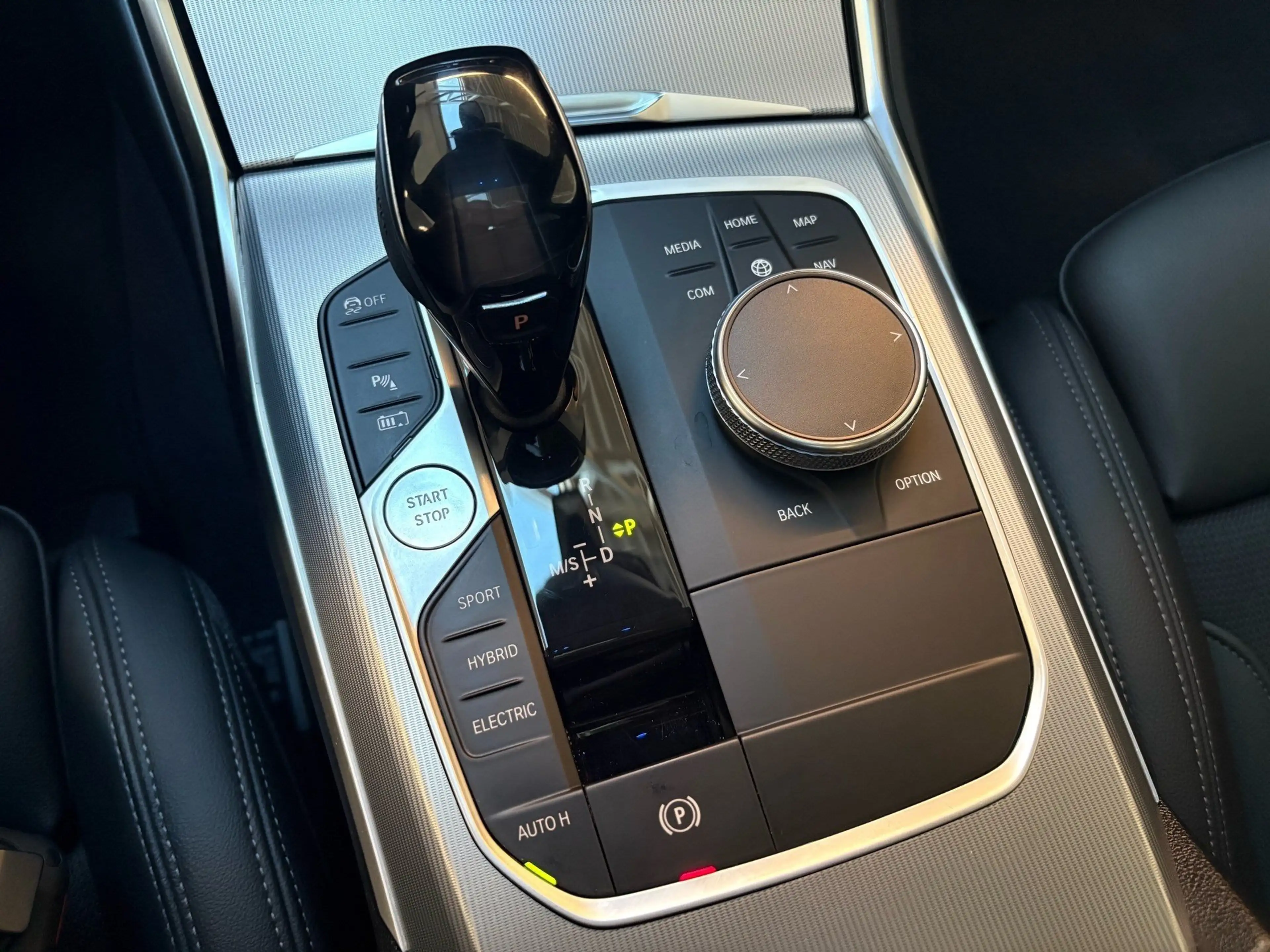 BMW 330 e Sport Line DA Prof Laser PA HuD Pano HiFi — photo 15