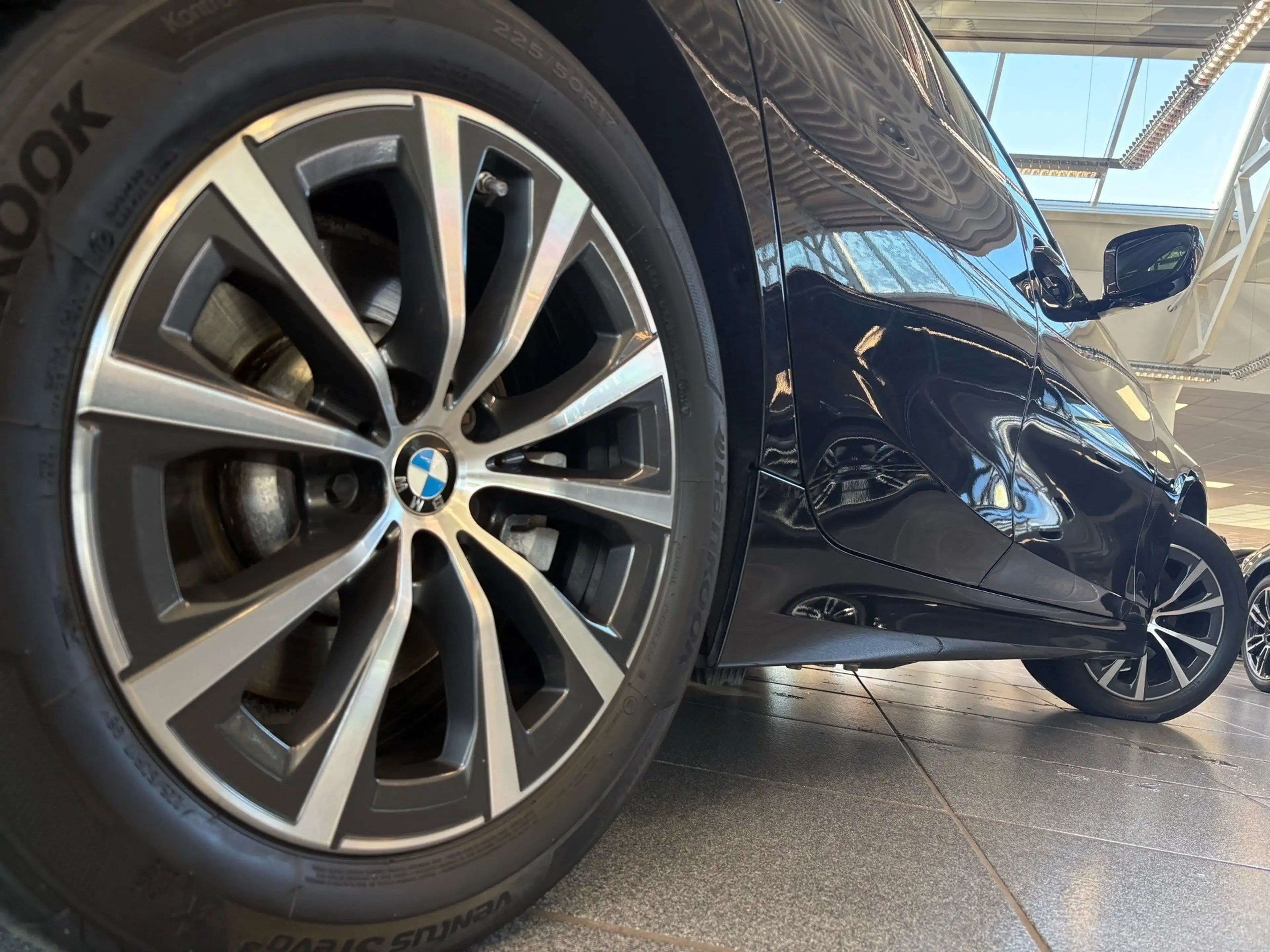 BMW 330 e Sport Line DA Prof Laser PA HuD Pano HiFi — photo 3