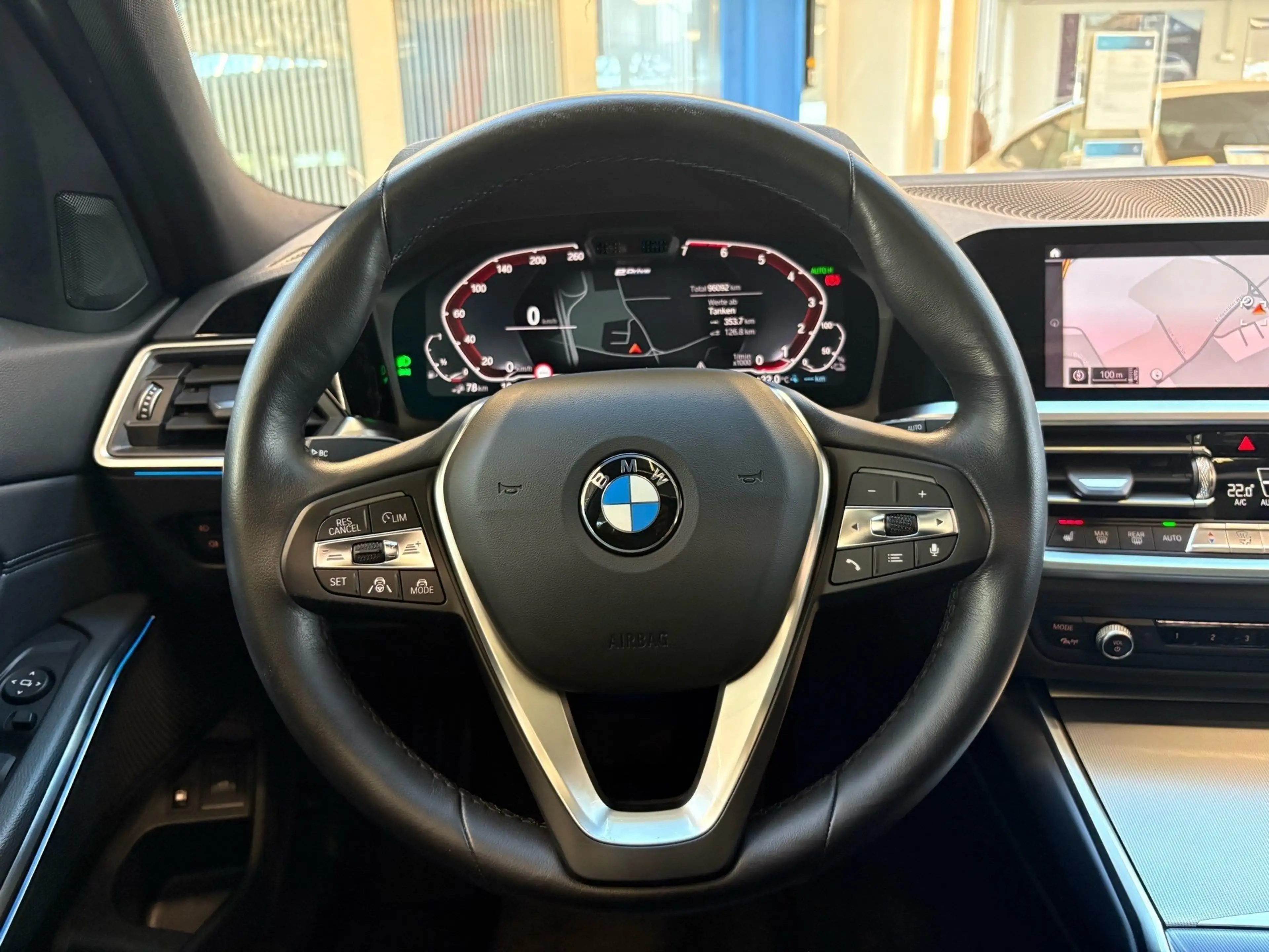 BMW 330 e Sport Line DA Prof Laser PA HuD Pano HiFi — photo 10