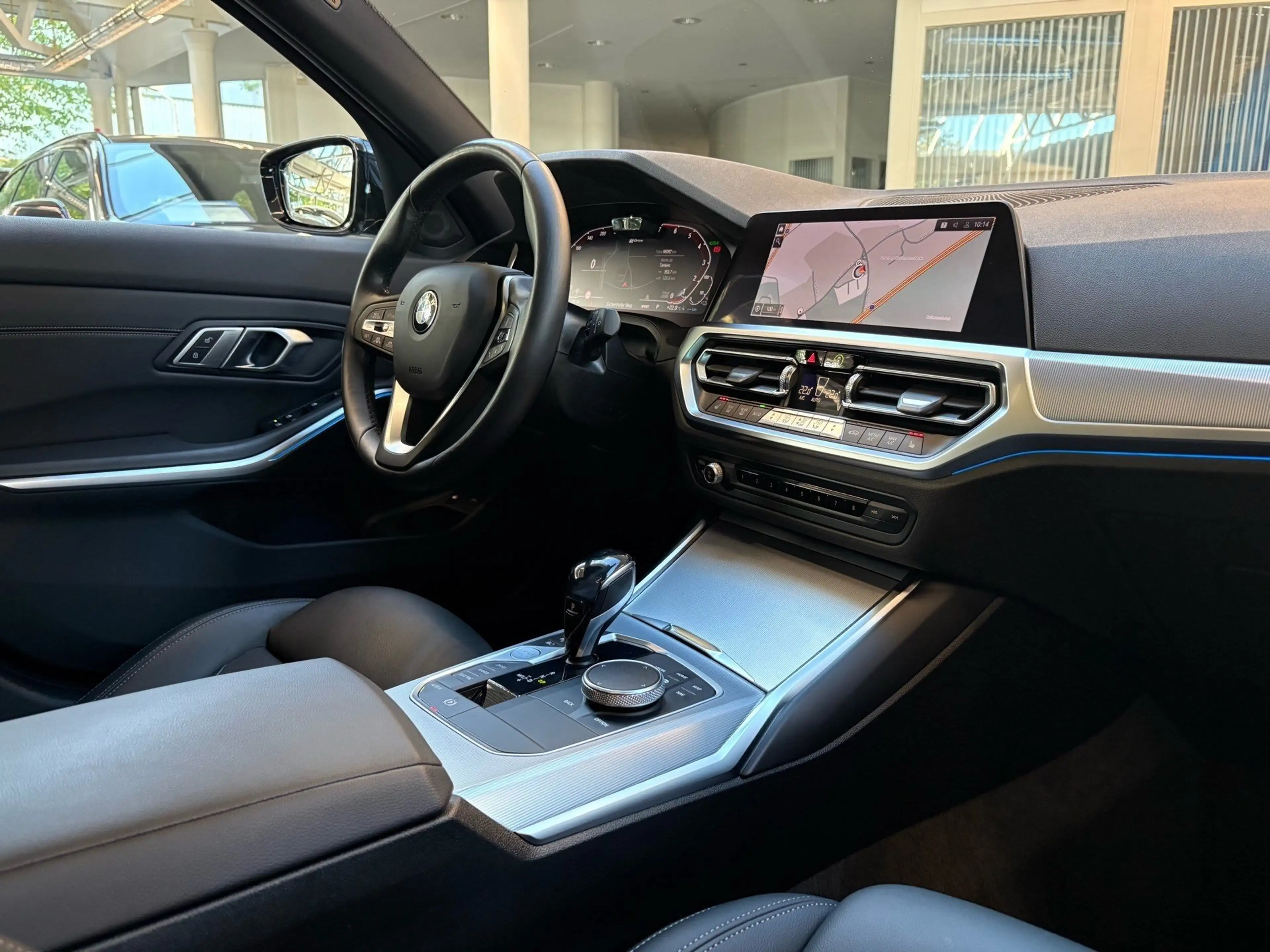BMW 330 e Sport Line DA Prof Laser PA HuD Pano HiFi — photo 14
