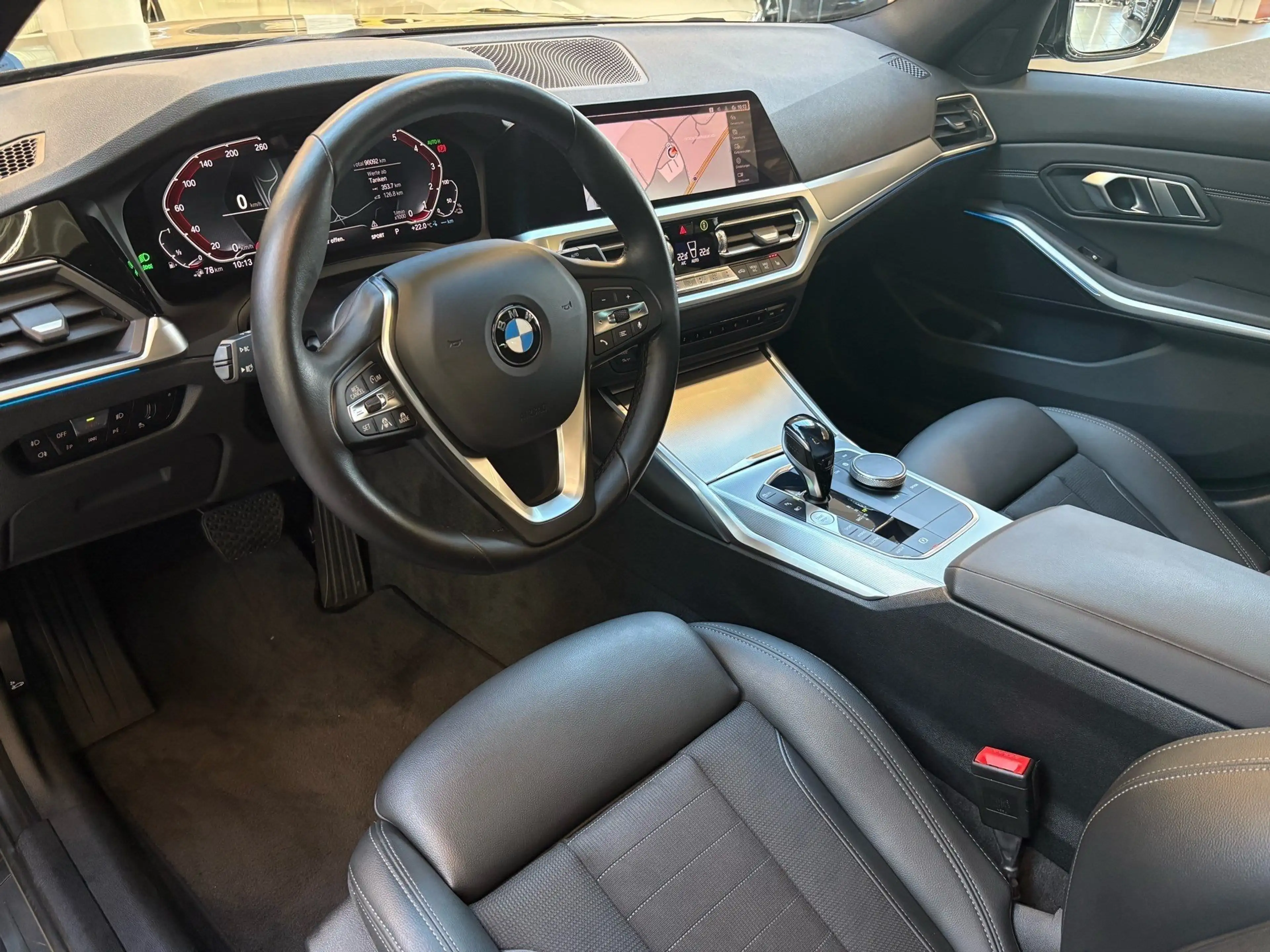 BMW 330 e Sport Line DA Prof Laser PA HuD Pano HiFi — photo 9