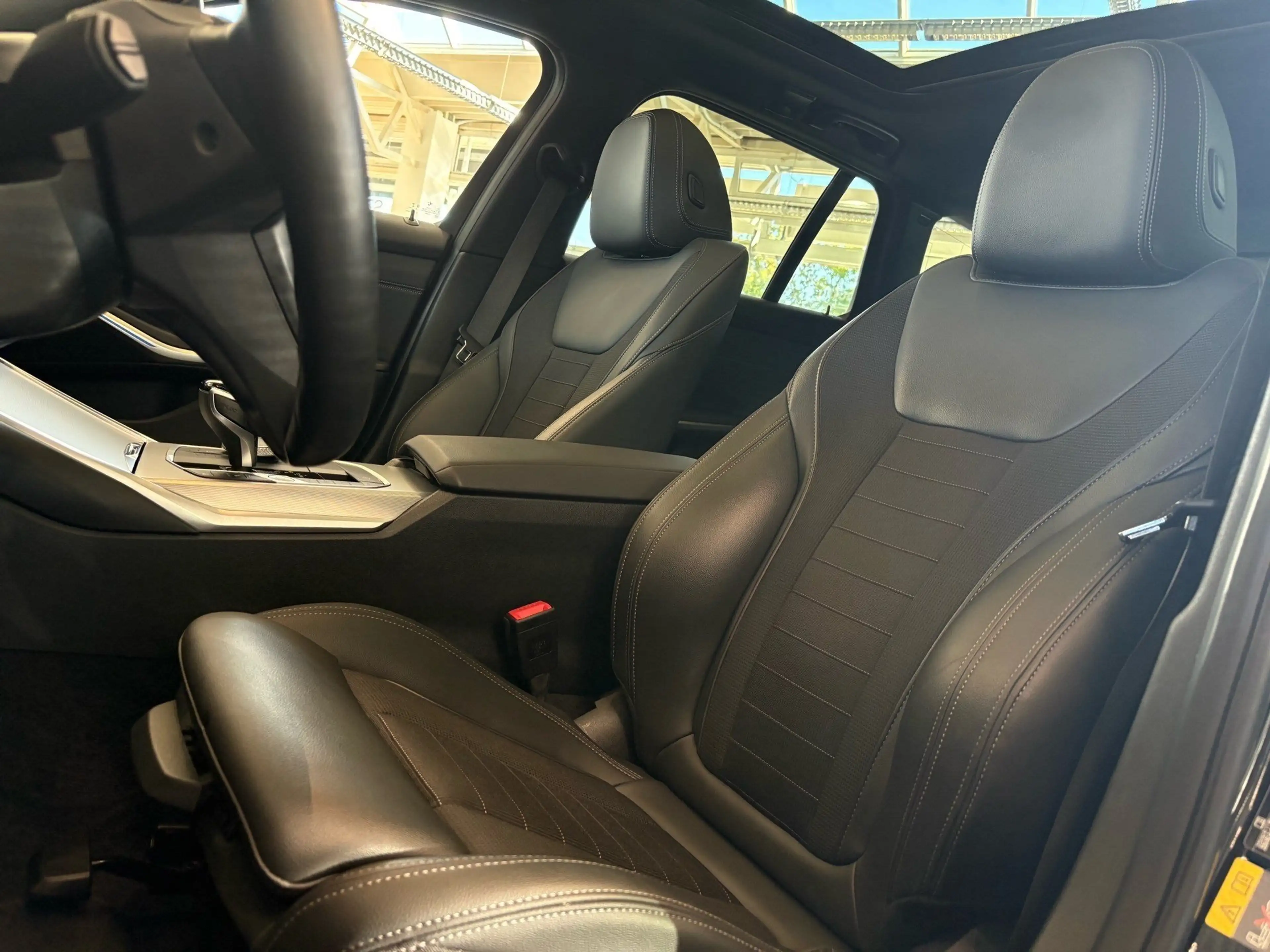 BMW 330 e Sport Line DA Prof Laser PA HuD Pano HiFi — photo 4