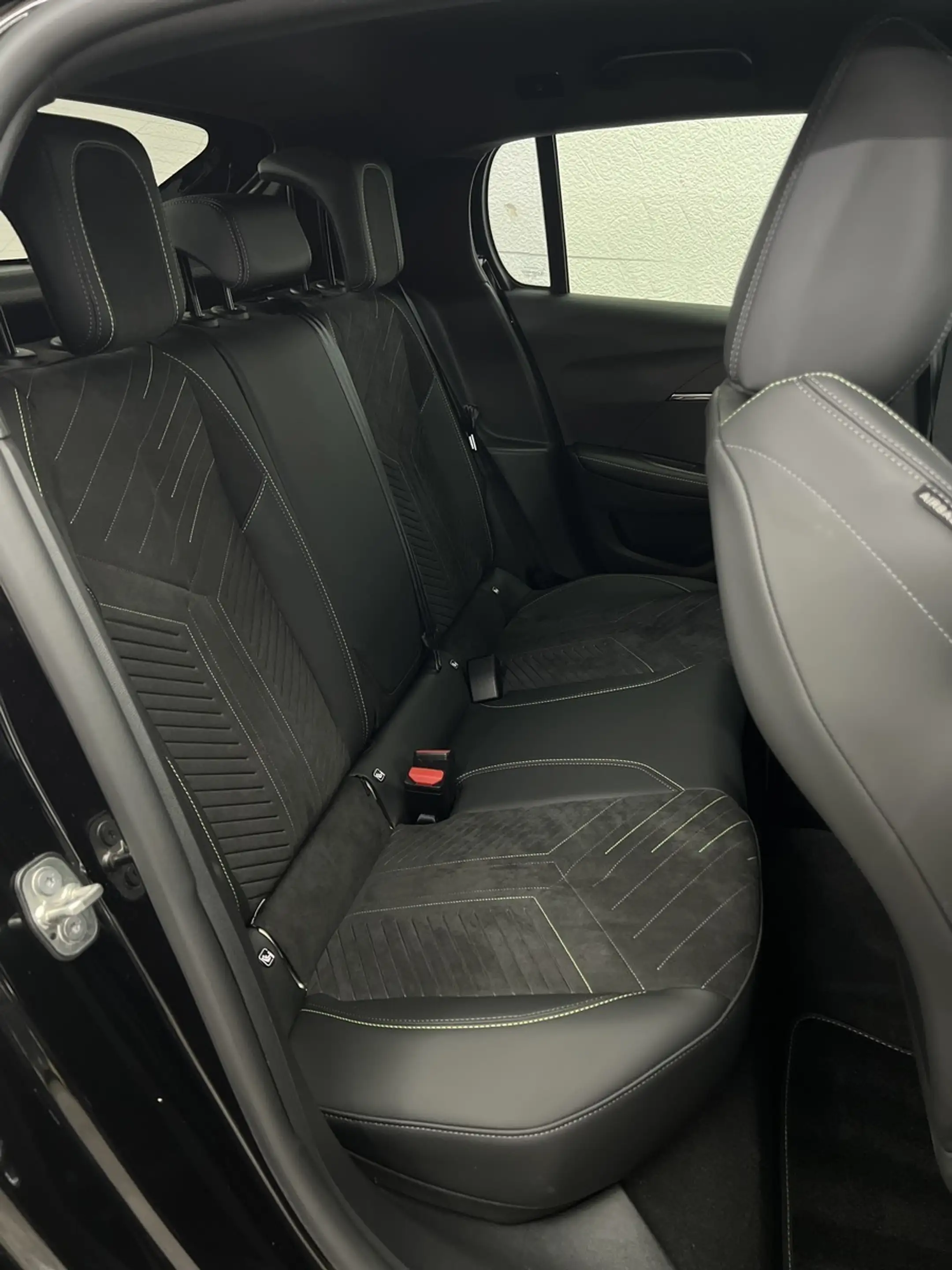 Peugeot e-208 156 GT WÄRMEPUMPE+ACC+MASSAGE+360+KEYLESS+ — photo 9