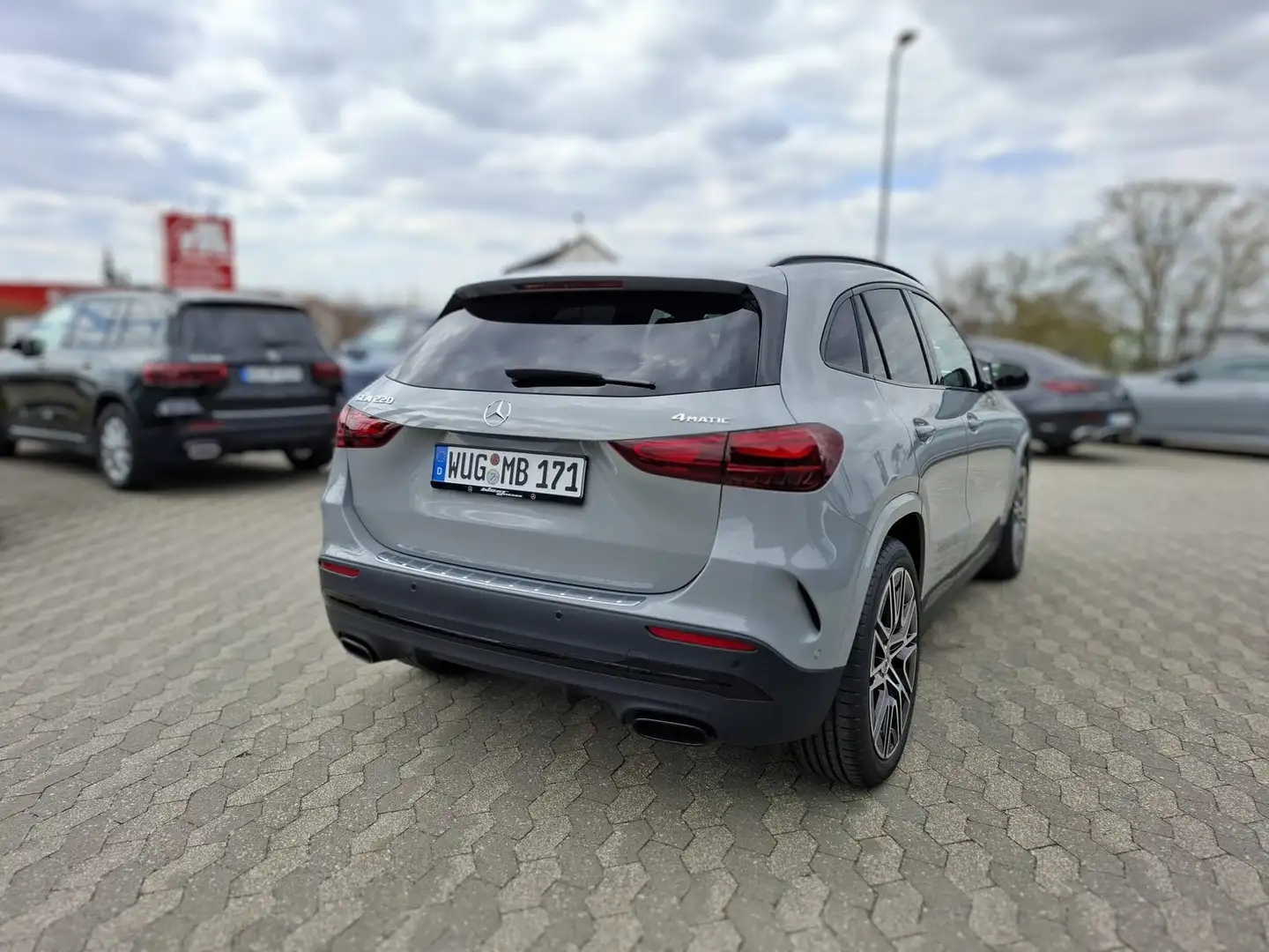 Mercedes-Benz GLA 220 4M AMG Night AHK/Pano/Tot/eleHeck/20"/Am Gris - 2