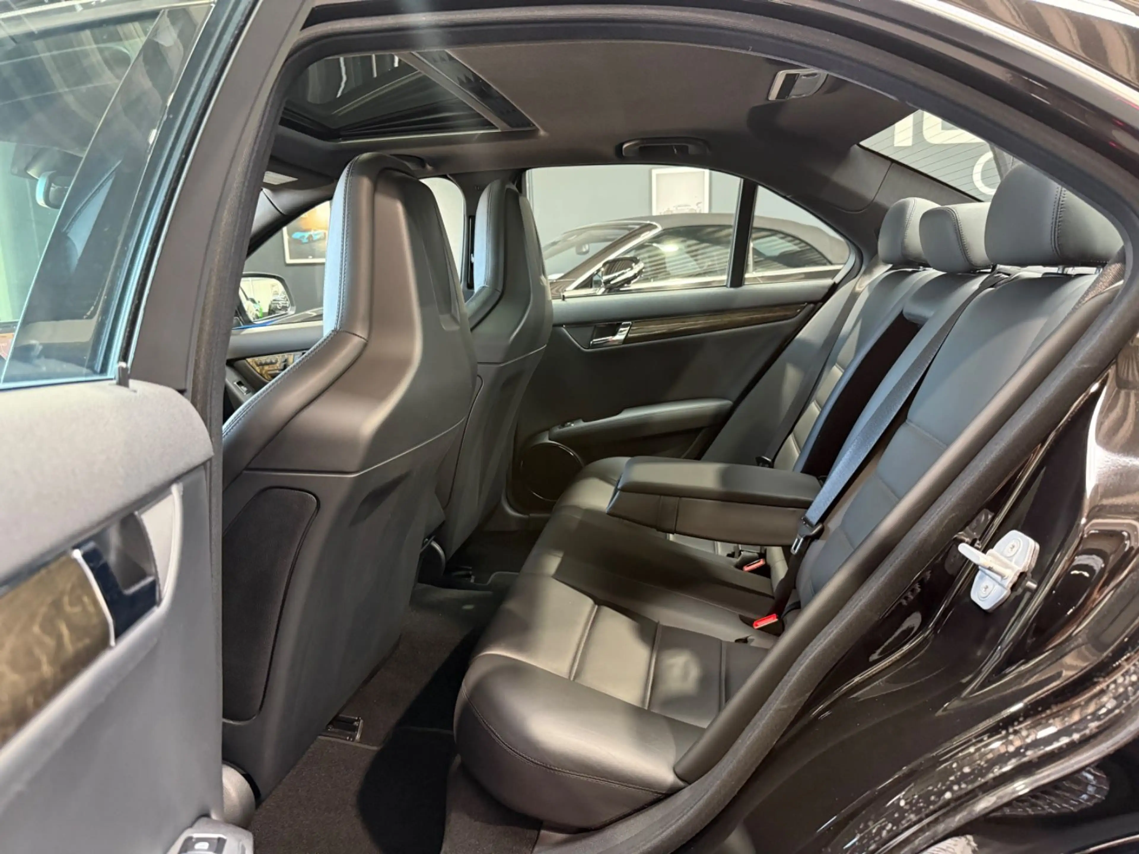 Mercedes-Benz C 63 AMG Kamera/Memory/S-Dach/InnotechAGA/Carbon — photo 9