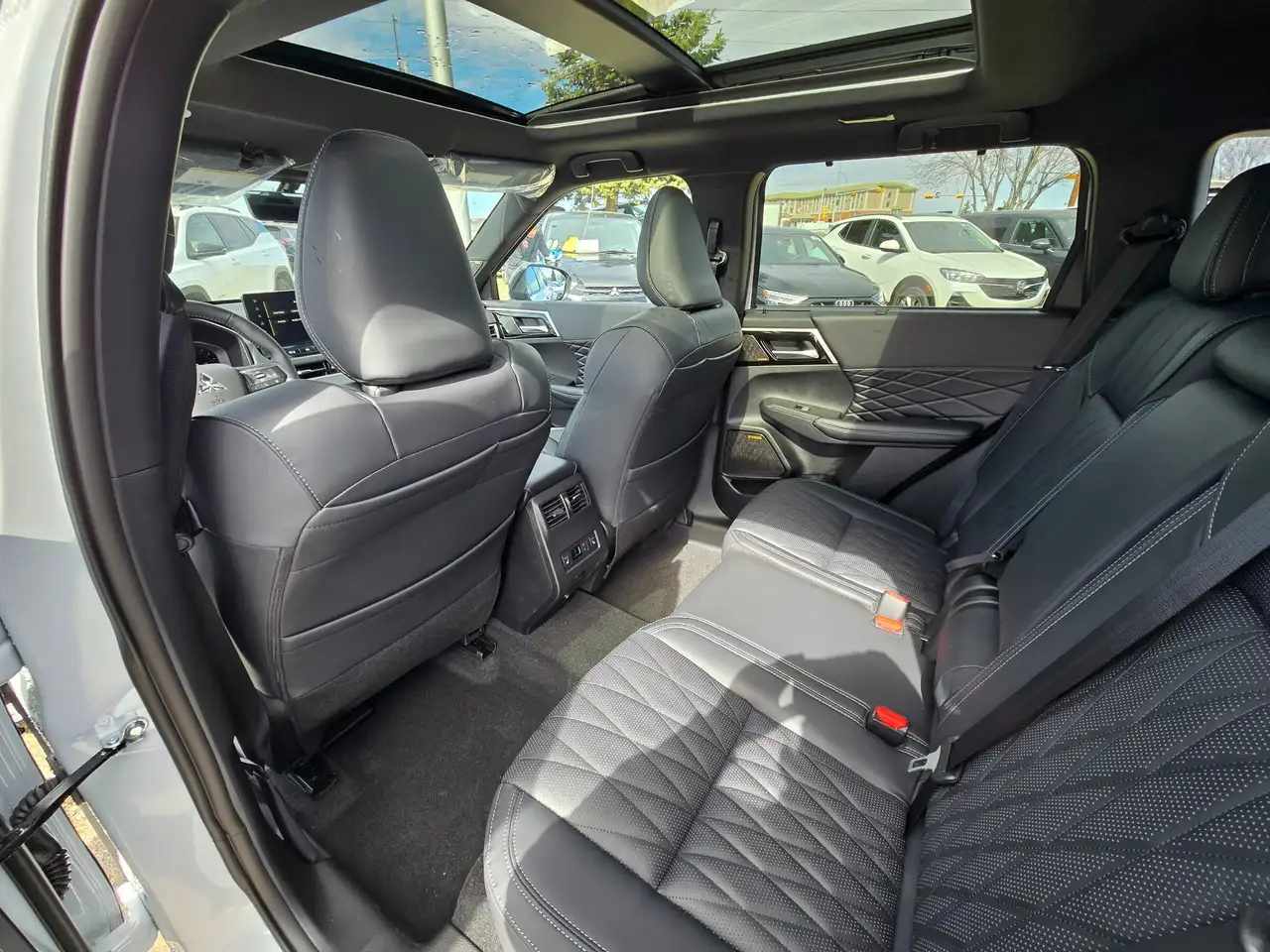 Mitsubishi Outlander снимка Mitsubishi Outlander