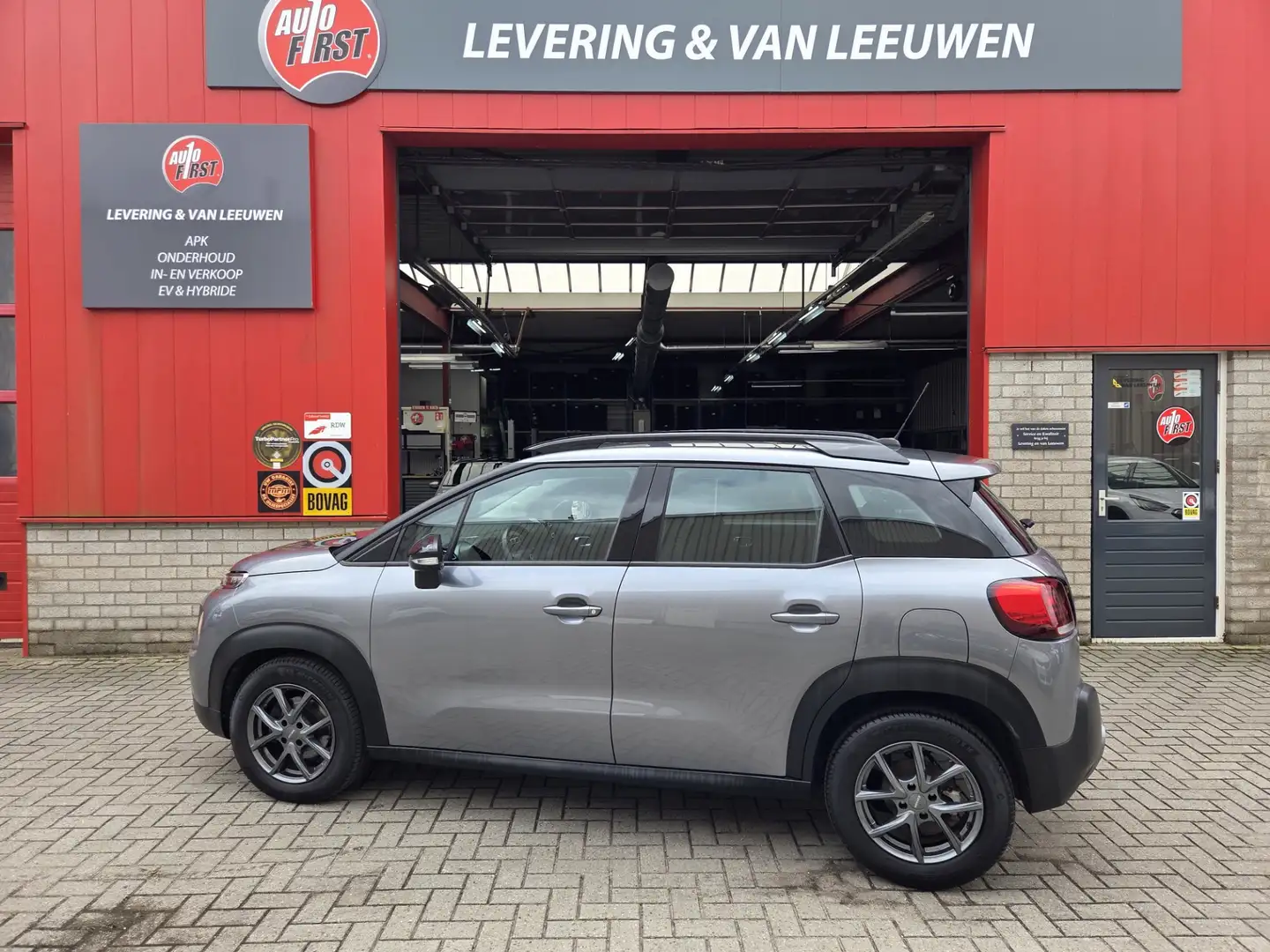 Citroen C3 Aircross 1.2 PureTech S&S Business Cruise control/ Navigati Grijs - 2