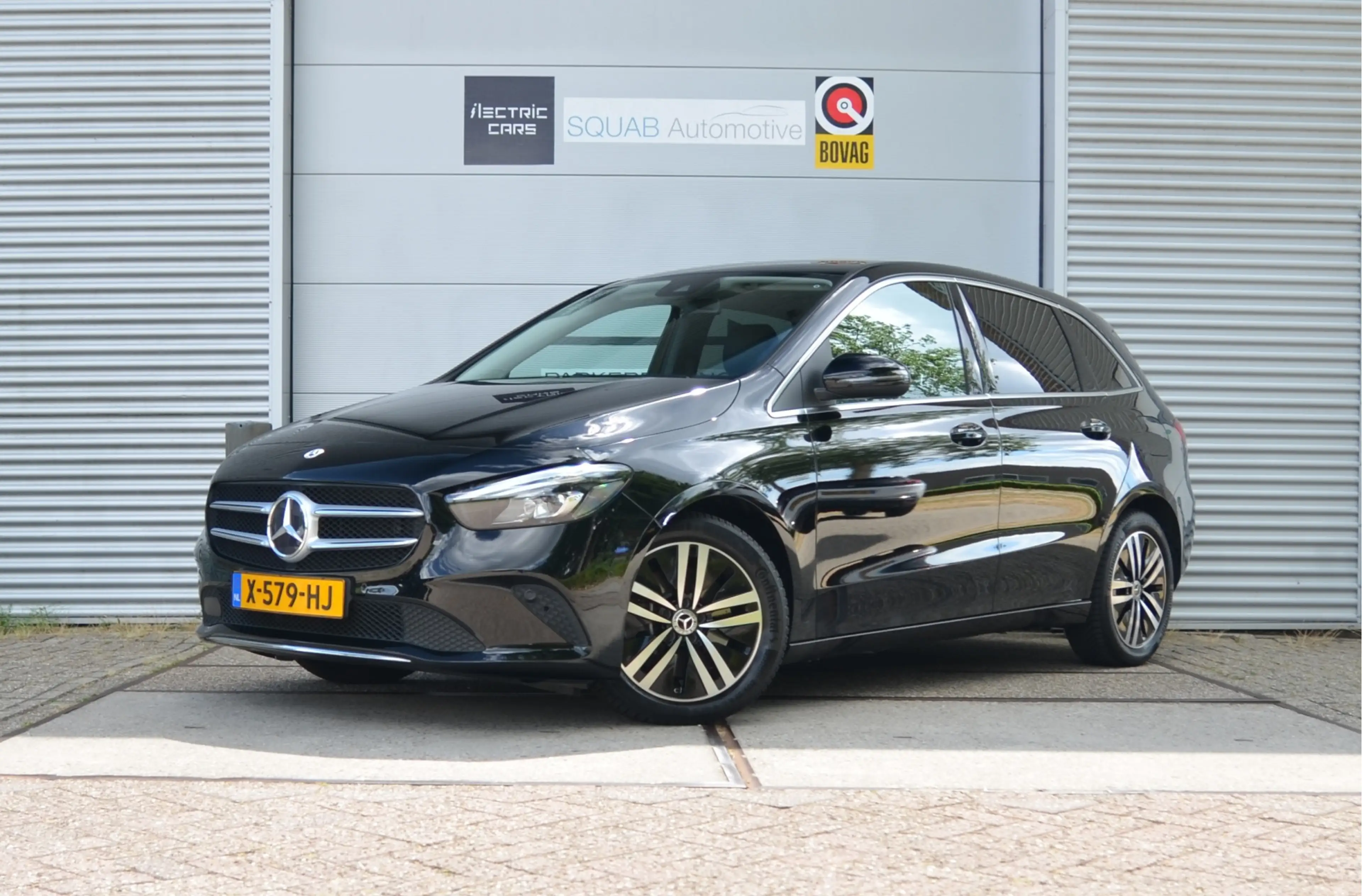 Mercedes-Benz B 250 e PHEV, groot scherm!