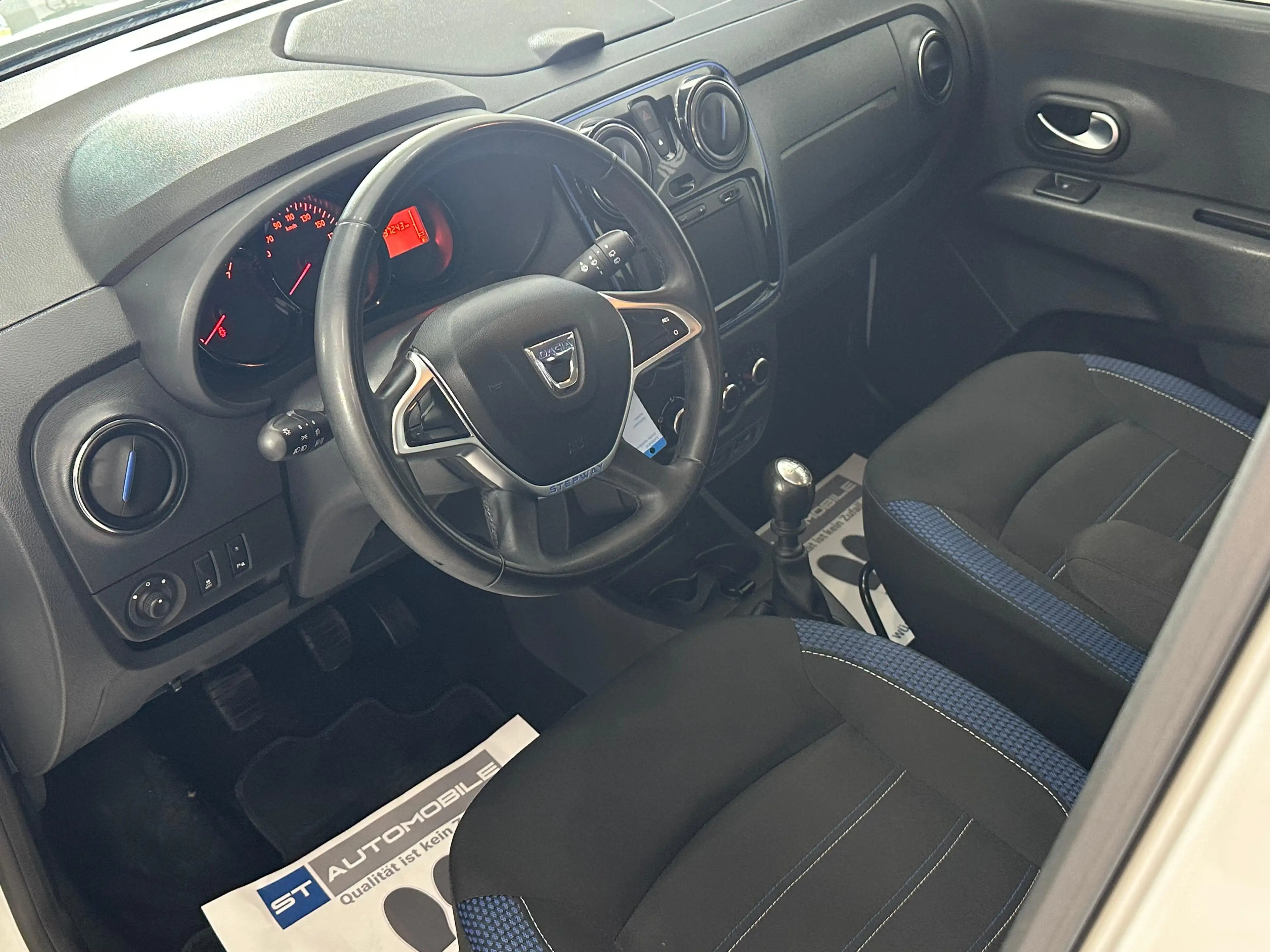Dacia Lodgy 1.3 TCe Celebration // 1.BESITZ // 7-SITZER // — photo 15