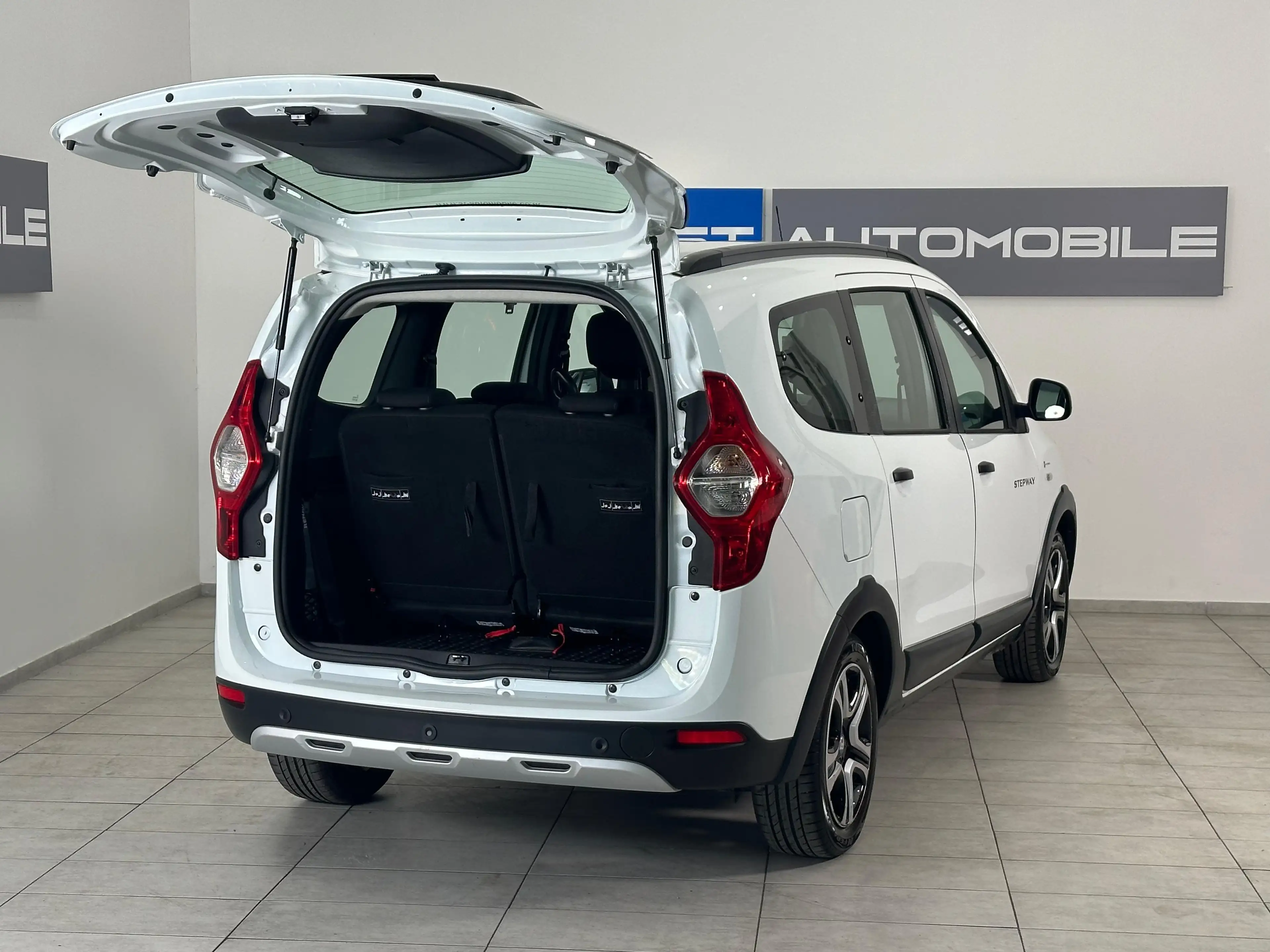 Dacia Lodgy 1.3 TCe Celebration // 1.BESITZ // 7-SITZER // — photo 3
