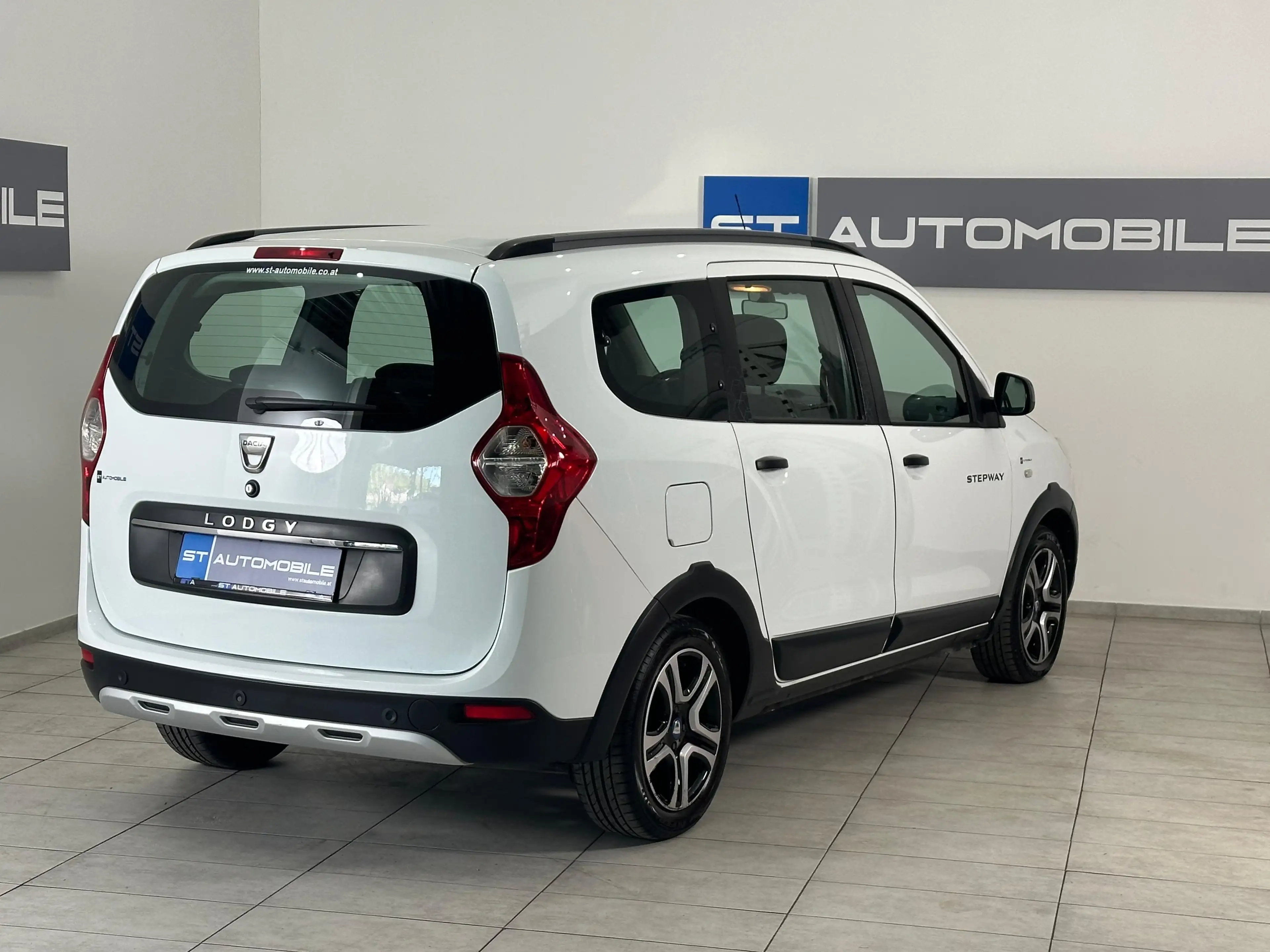 Dacia Lodgy 1.3 TCe Celebration // 1.BESITZ // 7-SITZER // — photo 8