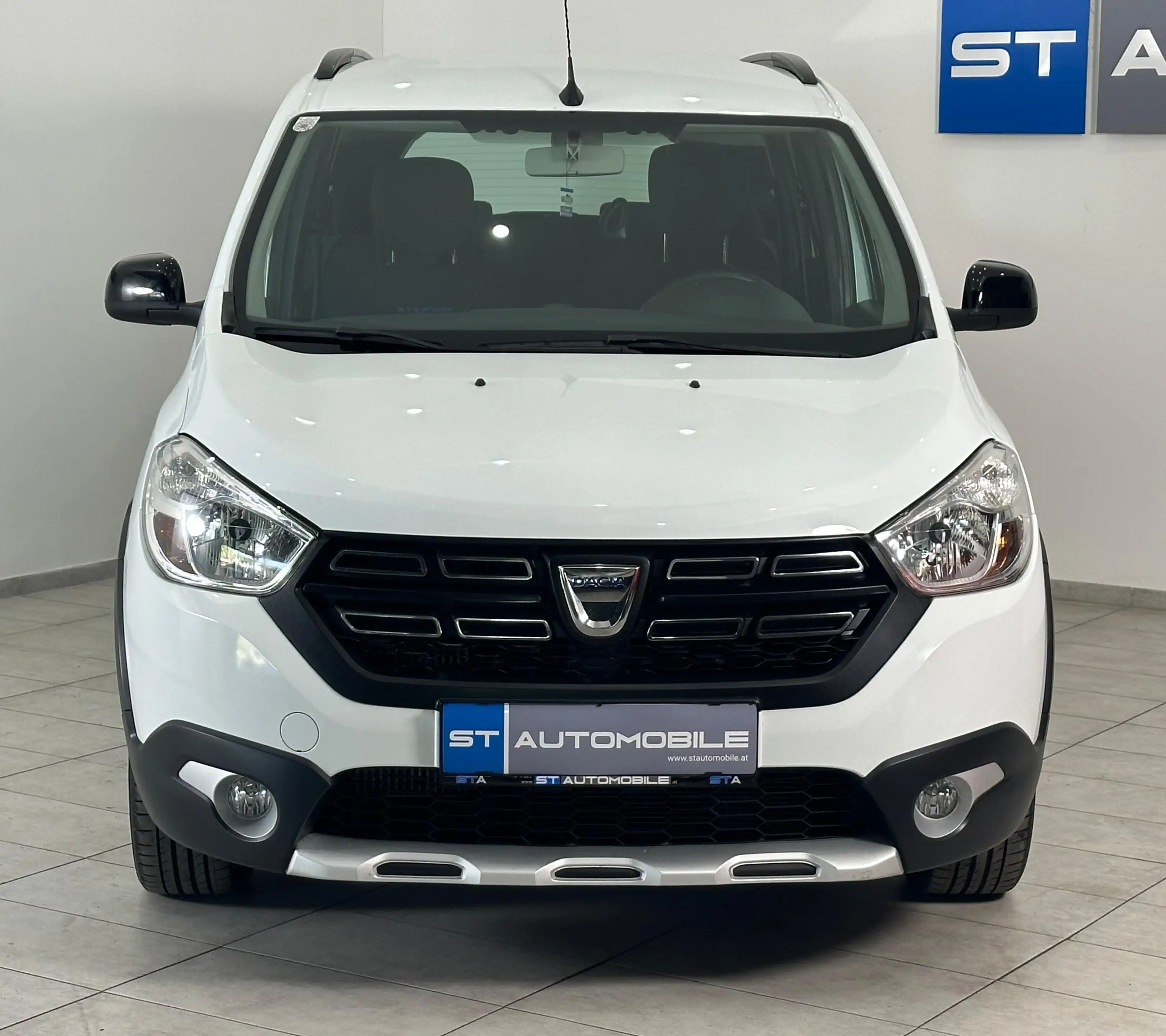 Dacia Lodgy 1.3 TCe Celebration // 1.BESITZ // 7-SITZER // — photo 4
