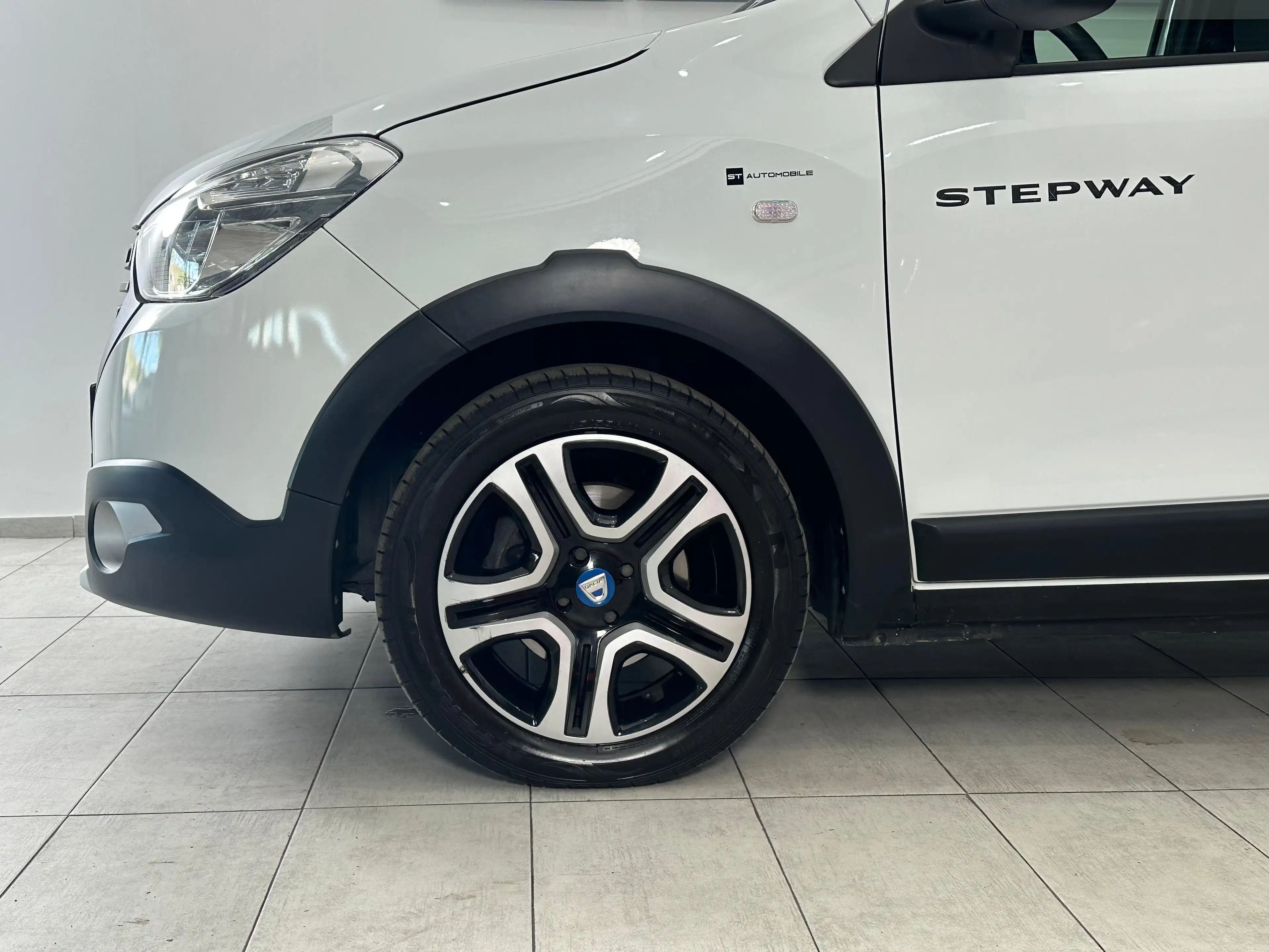 Dacia Lodgy 1.3 TCe Celebration // 1.BESITZ // 7-SITZER // — photo 11
