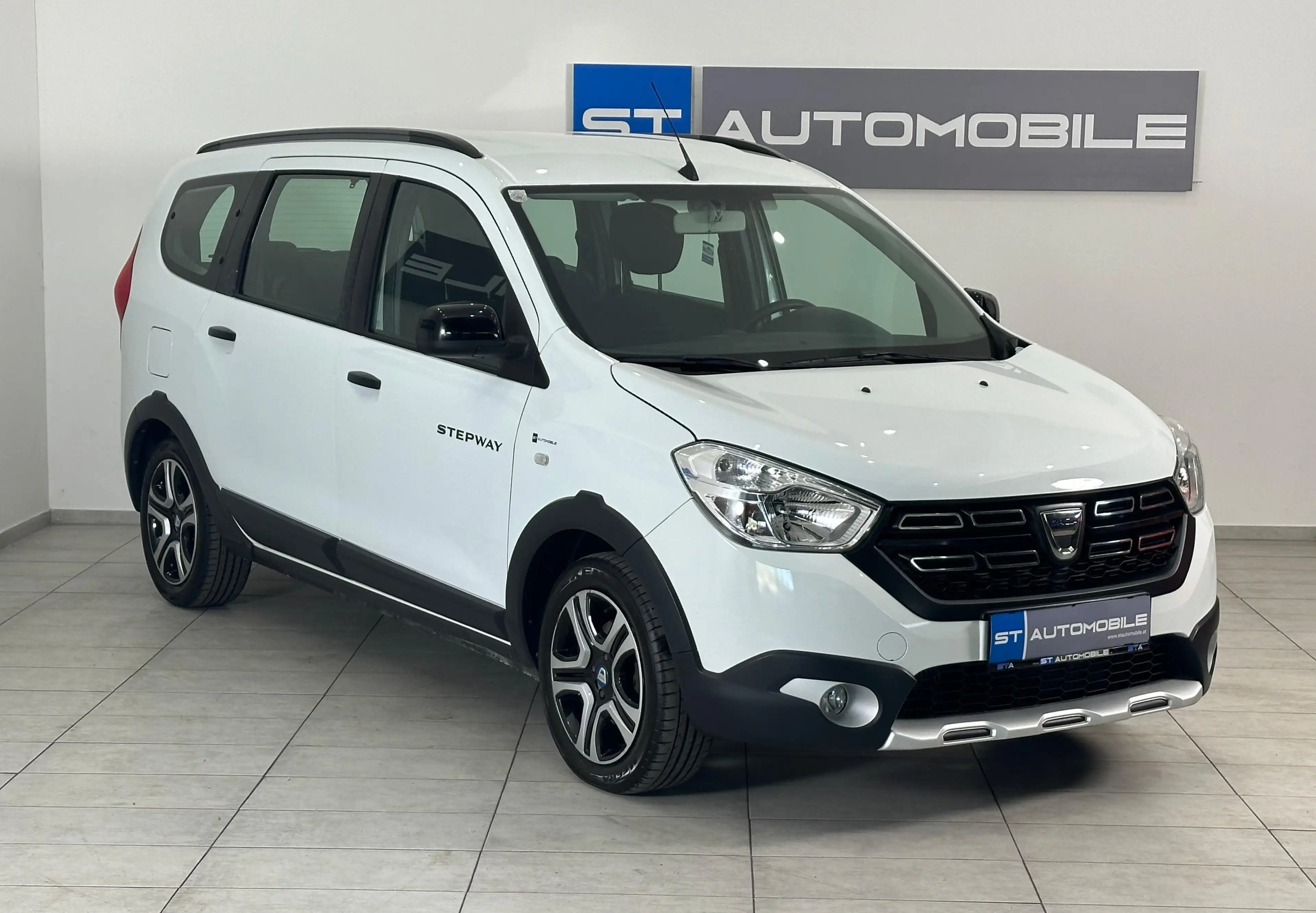 Dacia Lodgy 1.3 TCe Celebration // 1.BESITZ // 7-SITZER // — photo 2