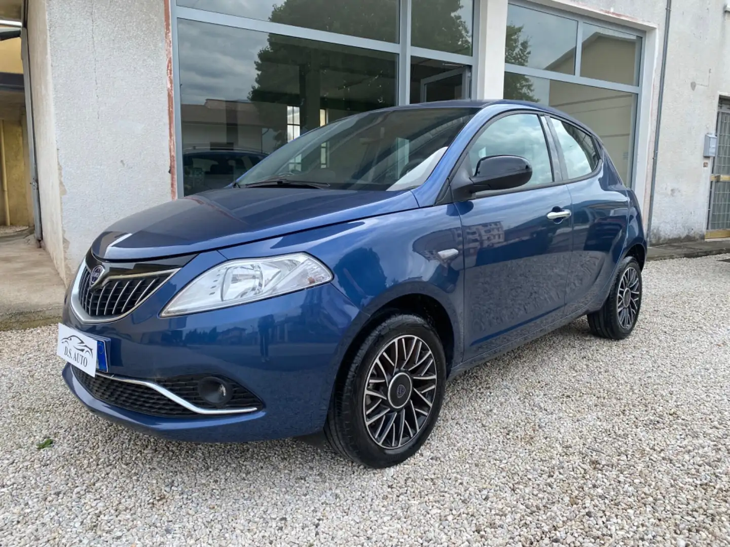 Lancia Ypsilon 1.0 FireFly 5 porte S&S Hybrid Platino Blu/Azzurro - 2