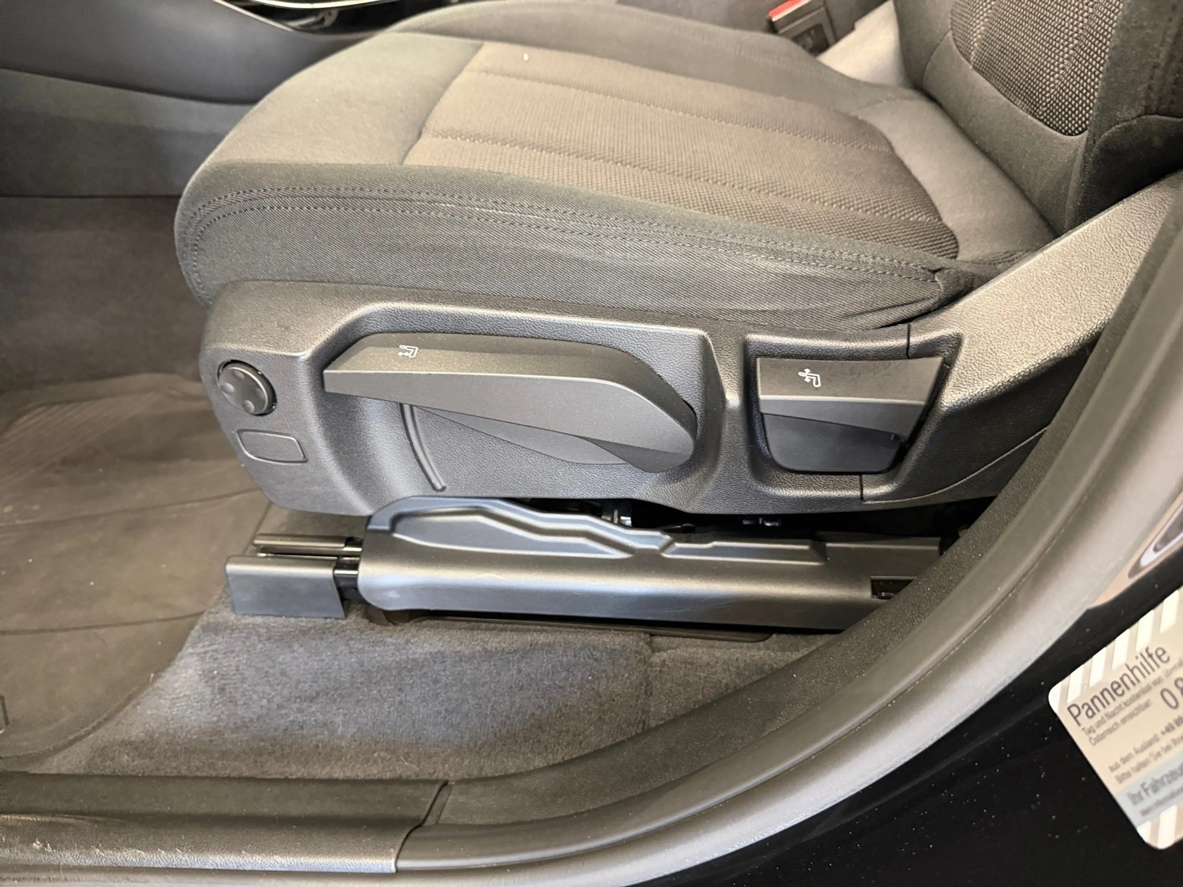 BMW X3 xDrive20i — photo 6